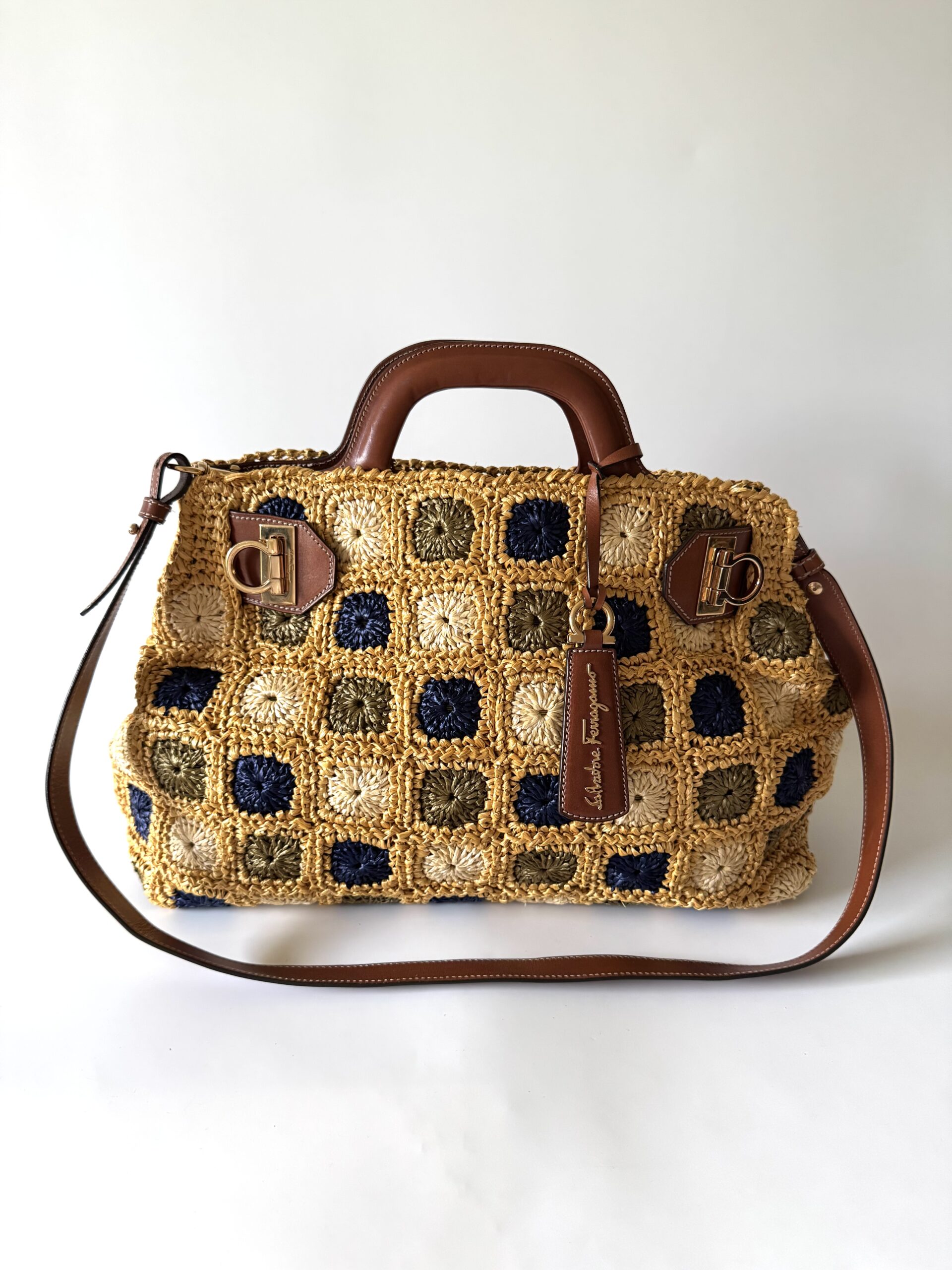 SALVATORE FERRAGAMO Gancini Handle Tote Raffia Wicker Bag - torebka - obrazek 4