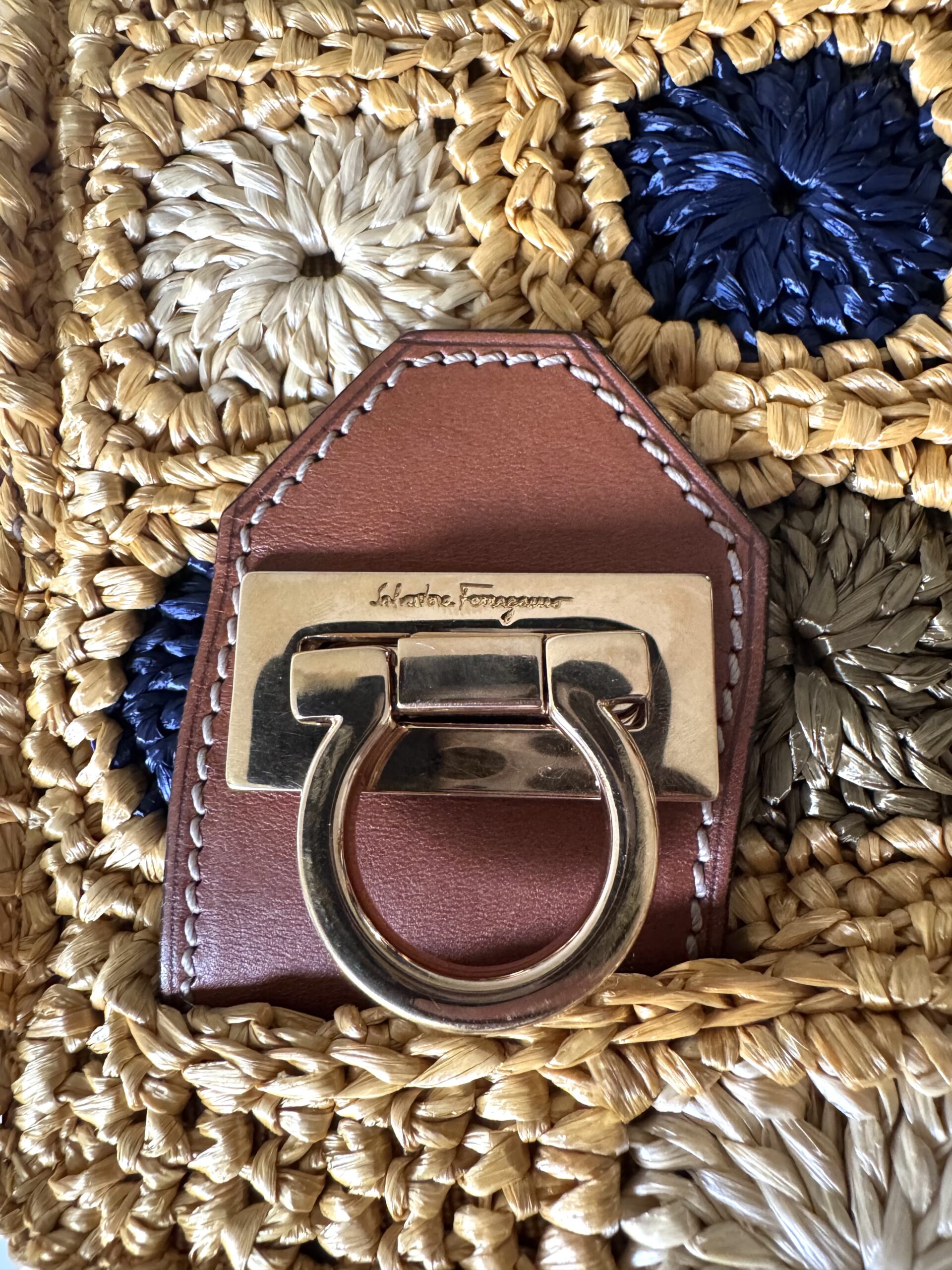 SALVATORE FERRAGAMO Gancini Handle Tote Raffia Wicker Bag - torebka - obrazek 11