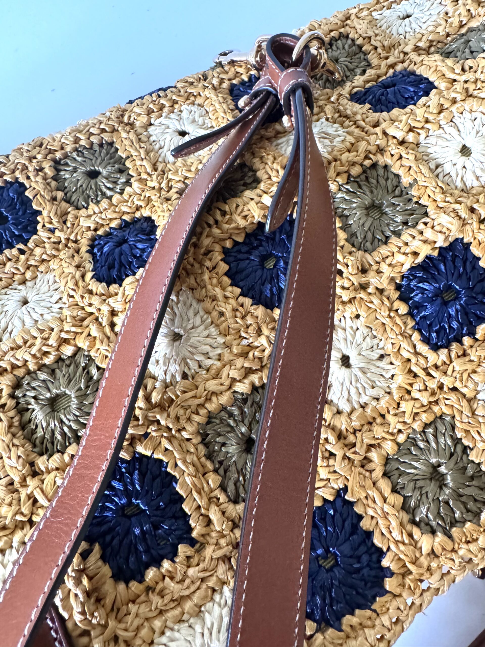 SALVATORE FERRAGAMO Gancini Handle Tote Raffia Wicker Bag - torebka - obrazek 10