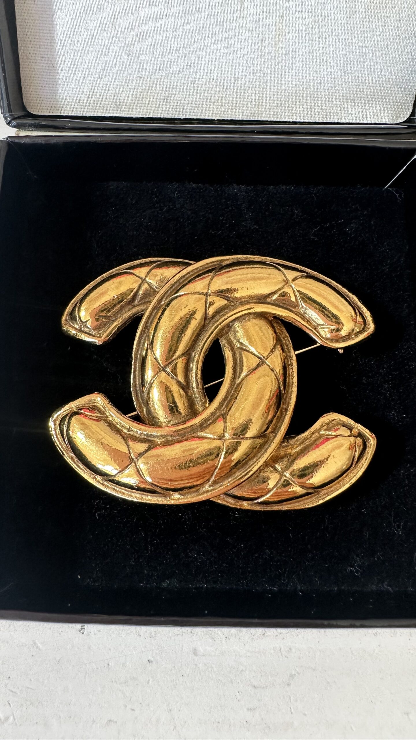 Chanel duża broszka vintage w kolorze złota lata 80