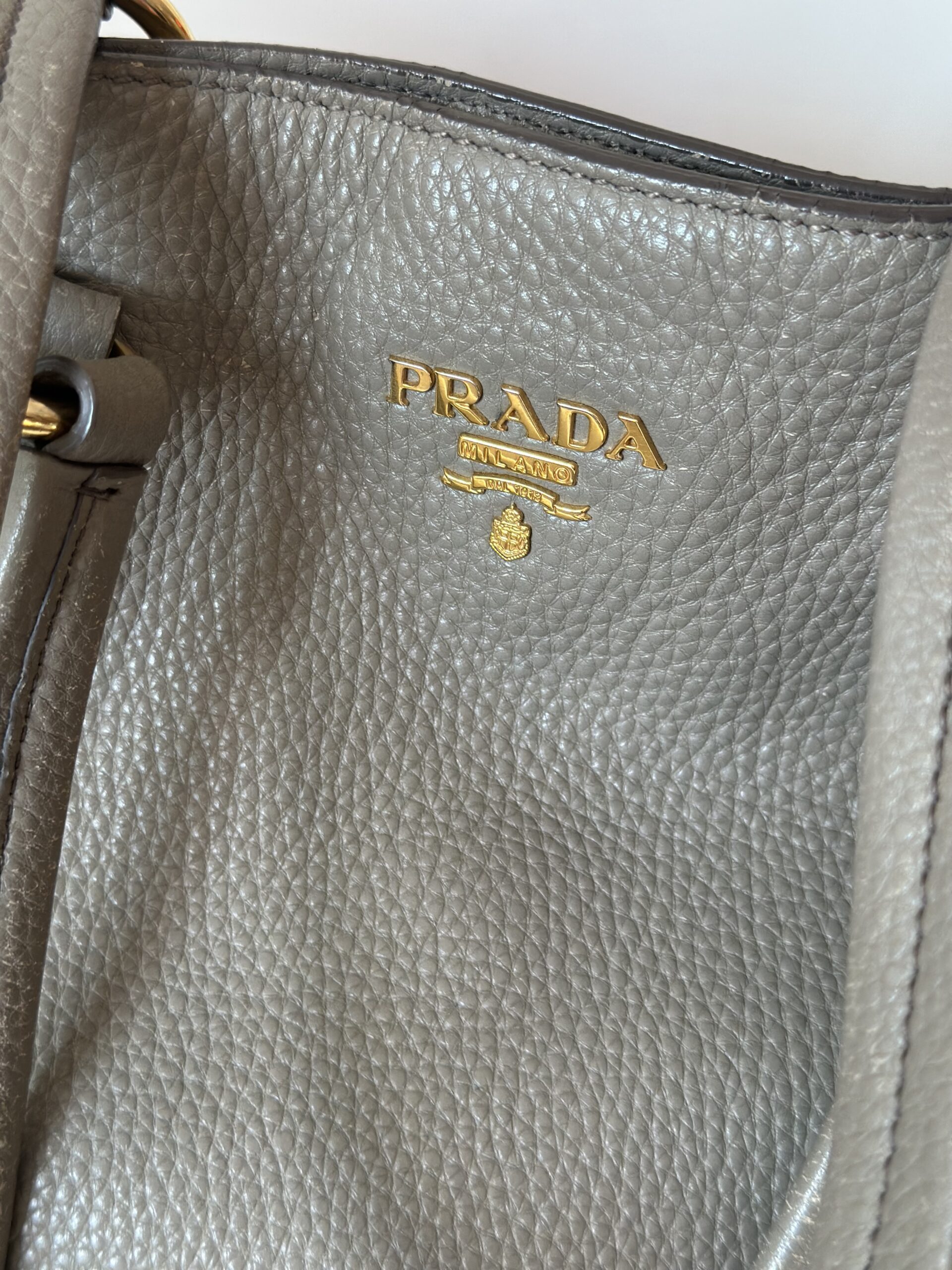 Prada duża beżowo szara skórzana torebka - obrazek 2