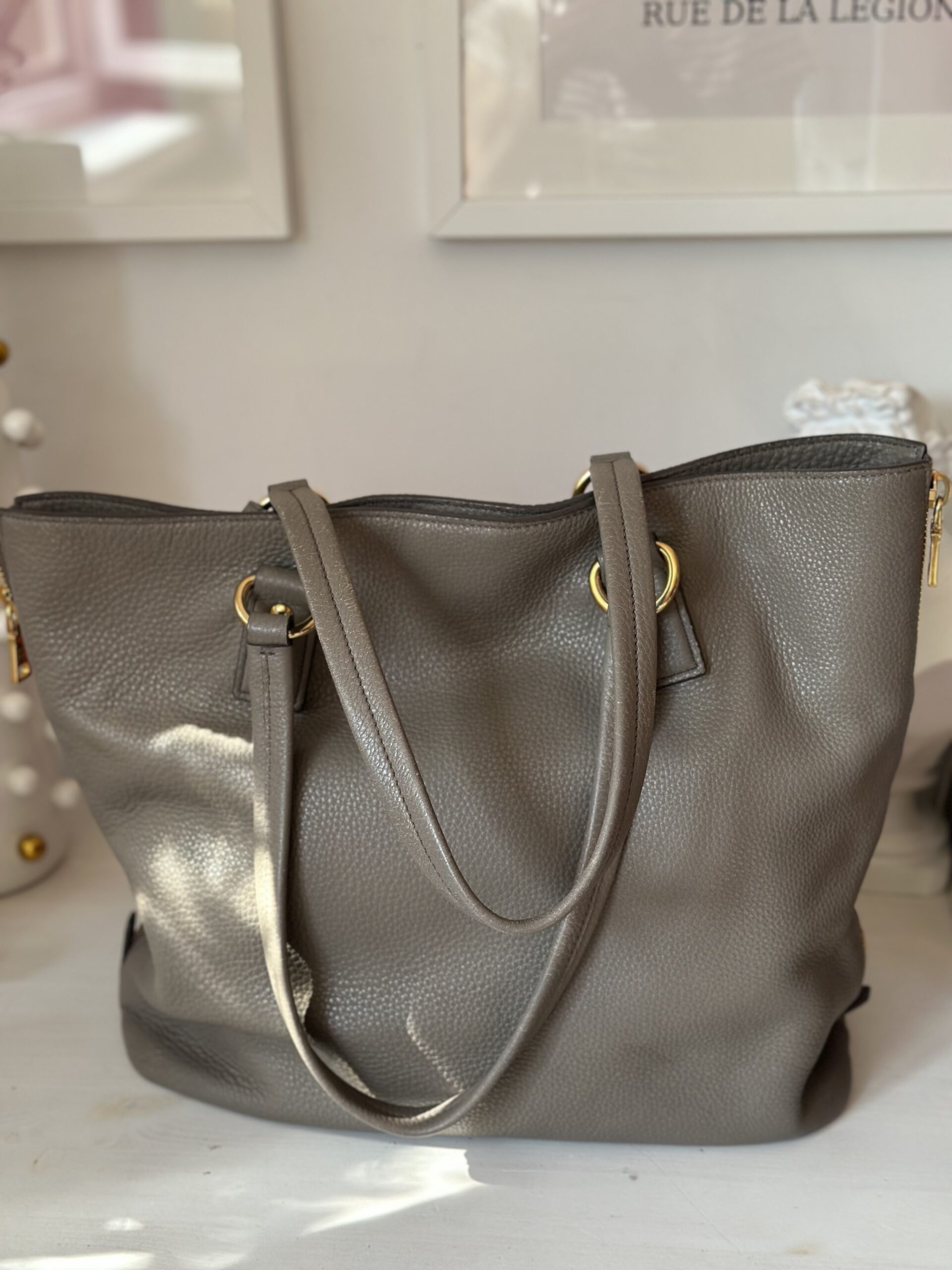 Prada duża beżowo szara skórzana torebka - obrazek 5