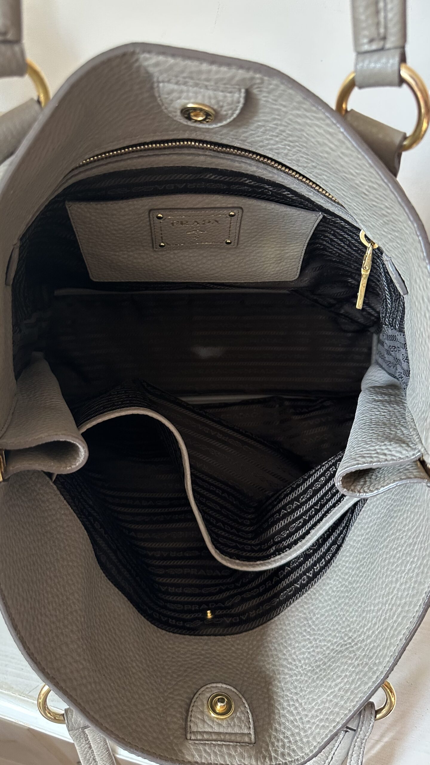 Prada duża beżowo szara skórzana torebka - obrazek 4