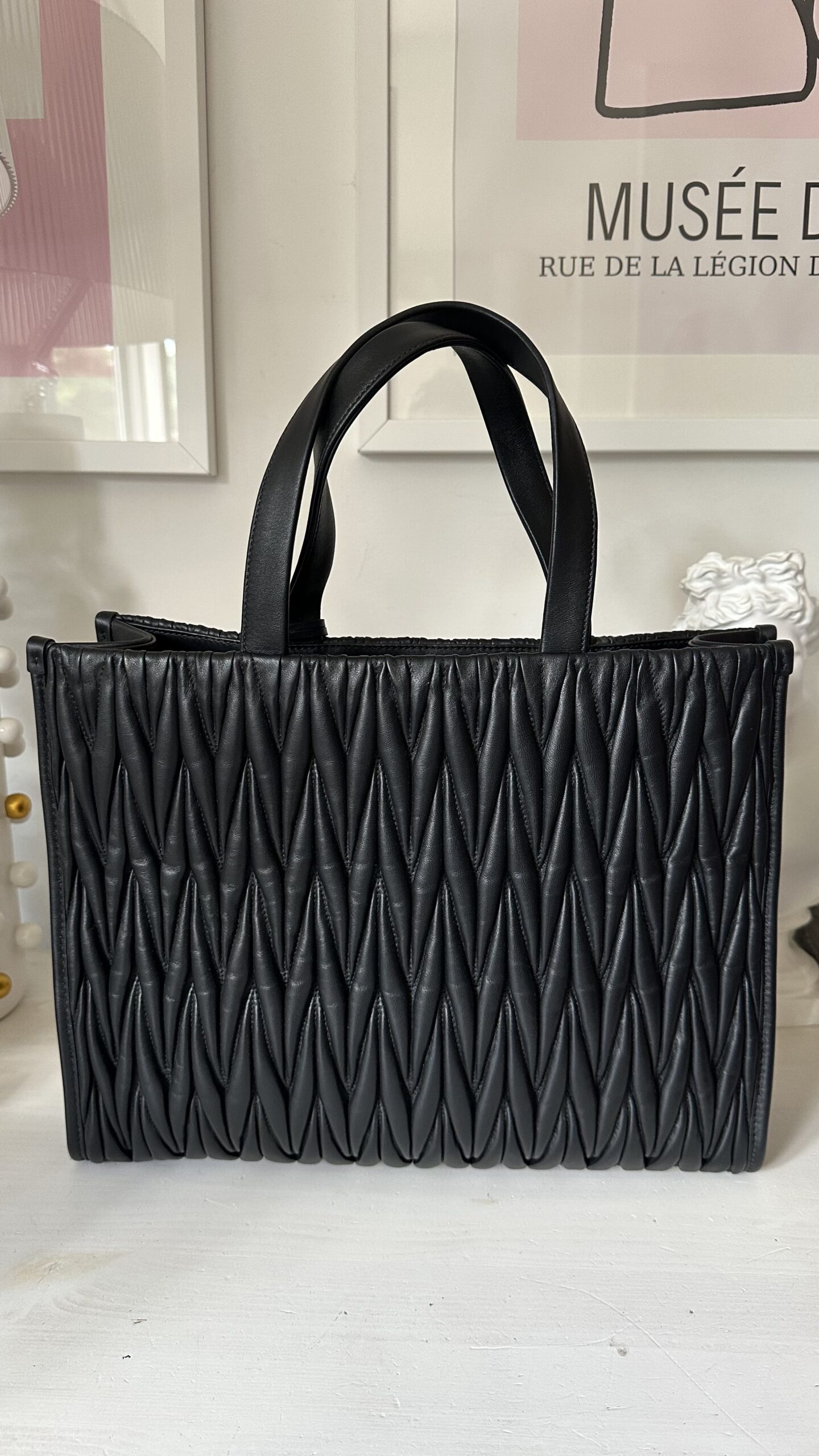 Miu Miu Matelasse czarna duża torebka - obrazek 5