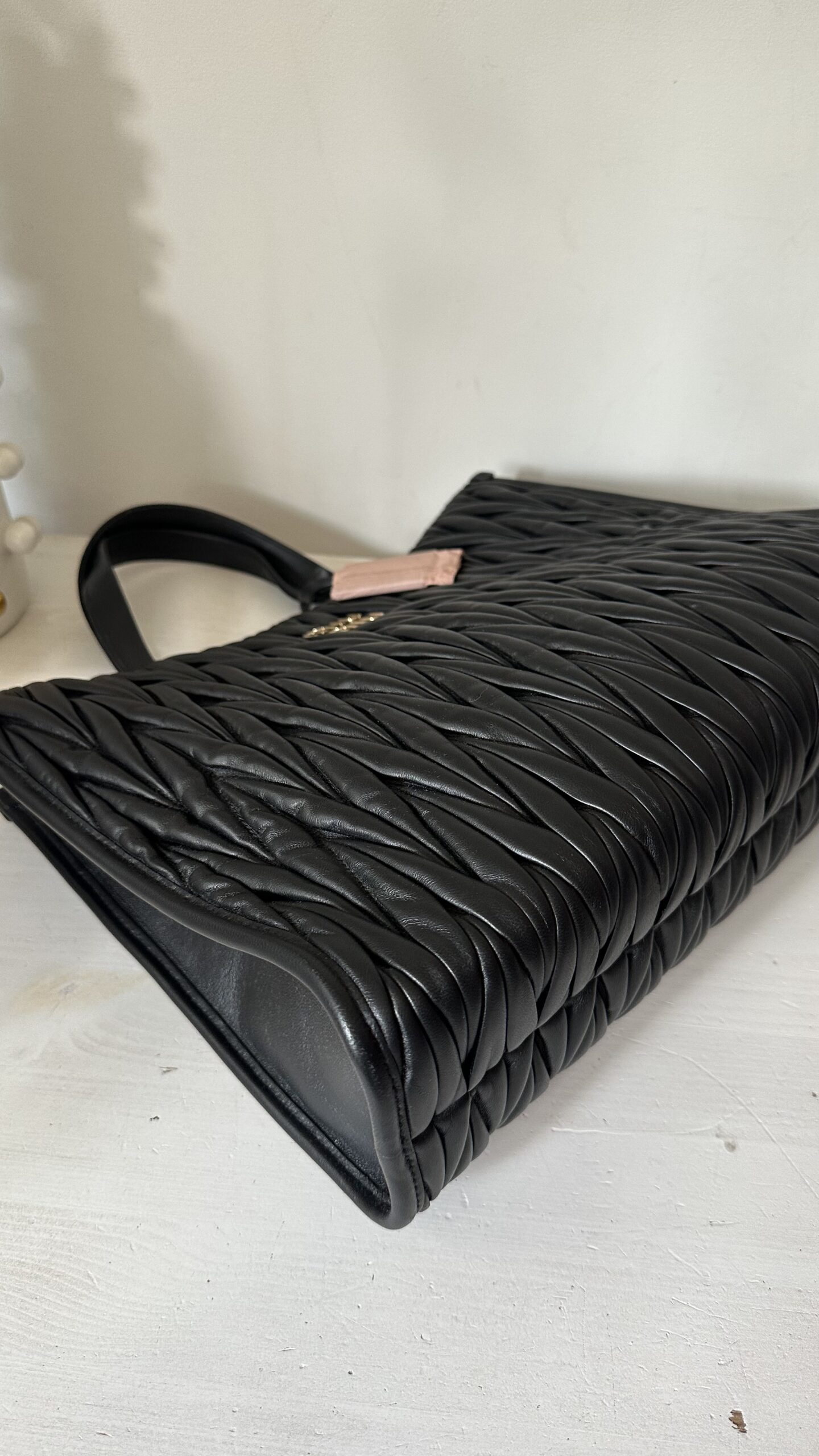 Miu Miu Matelasse czarna duża torebka - obrazek 6