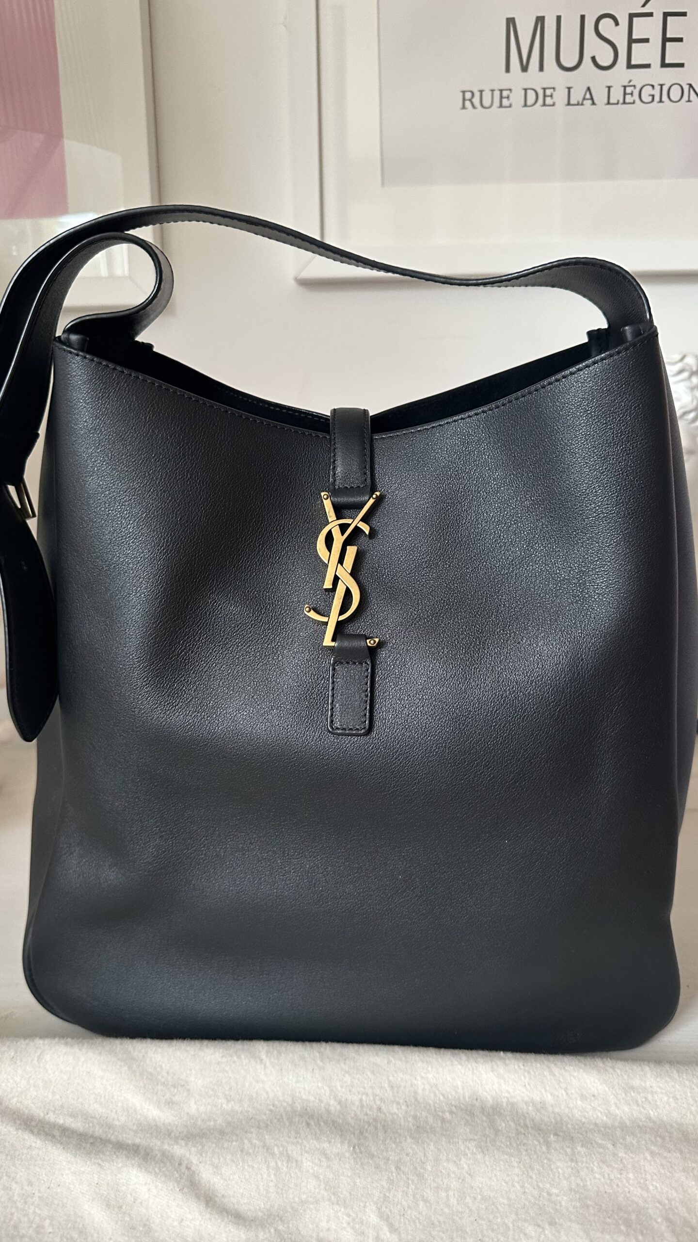 Saint Laurent LE 5 À 7 supple LARGE czarna torebka - obrazek 2