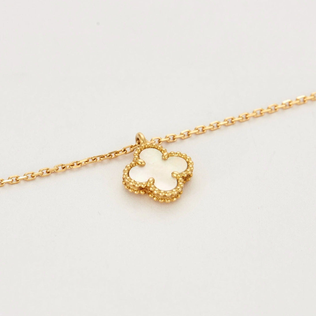 Van Cleef&Arpels Sweet Alhambra żółte złoto i masa perłowa - obrazek 6