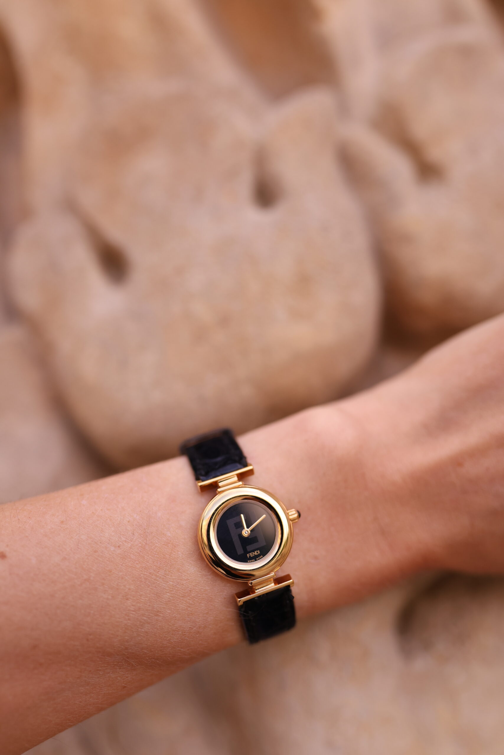 Fendi zegarek złota tarcza vintage