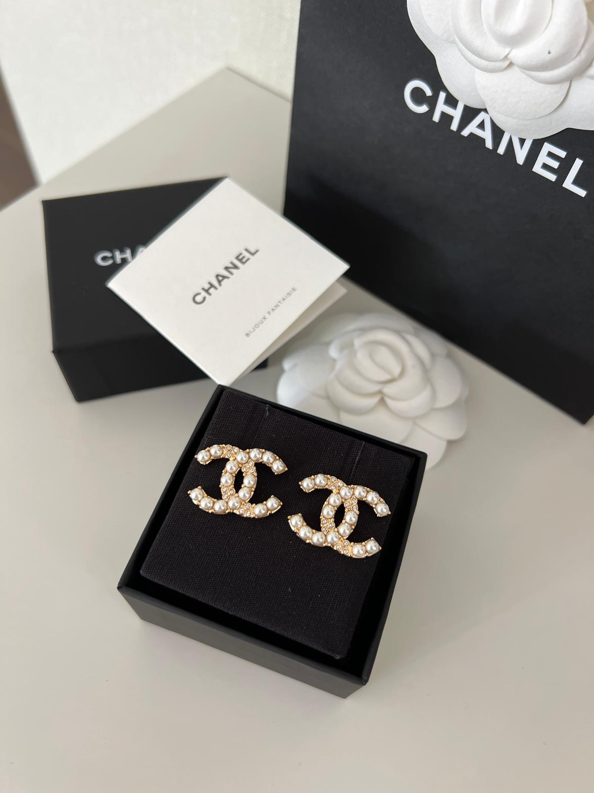 Chanel kolczyki z logo perełki - obrazek 2