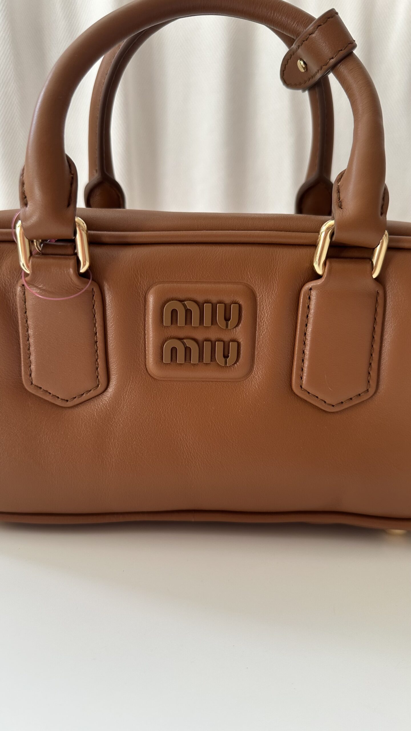 Miu Miu Arcadie camel kuferek torebka - obrazek 7