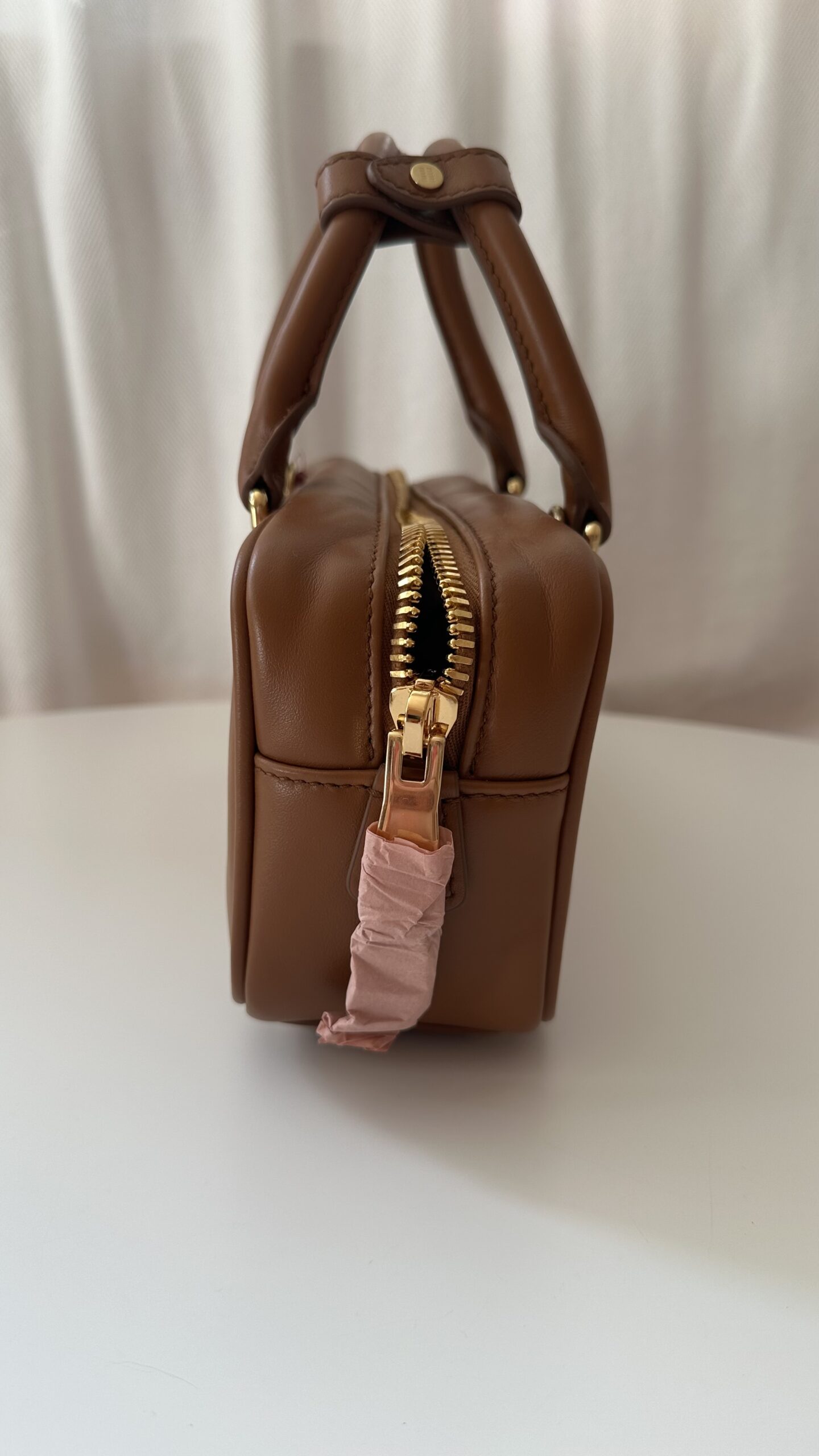 Miu Miu Arcadie camel kuferek torebka - obrazek 6