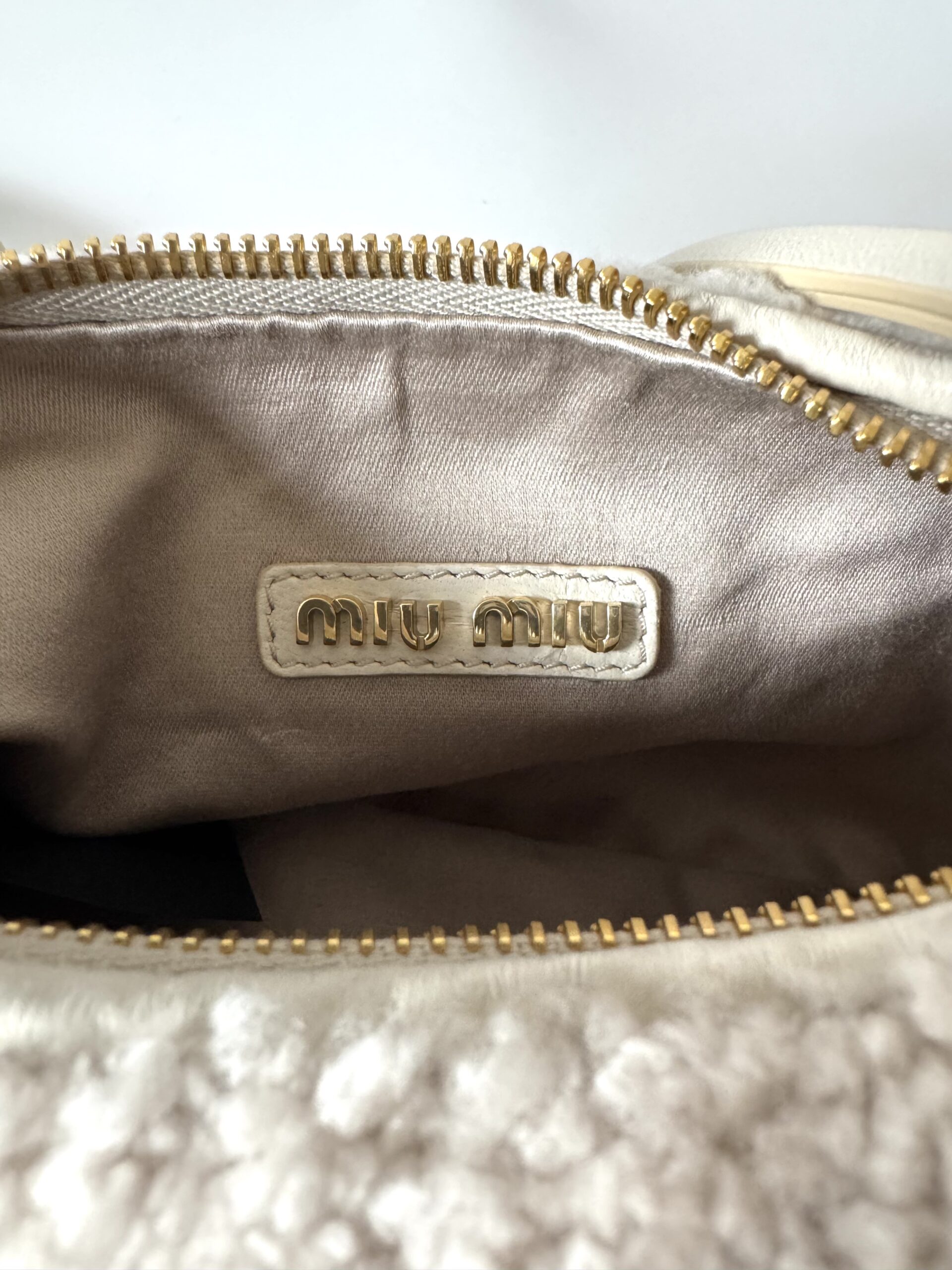 MIU MIU Wander Shearling Shoulder bag – torebka - obrazek 10