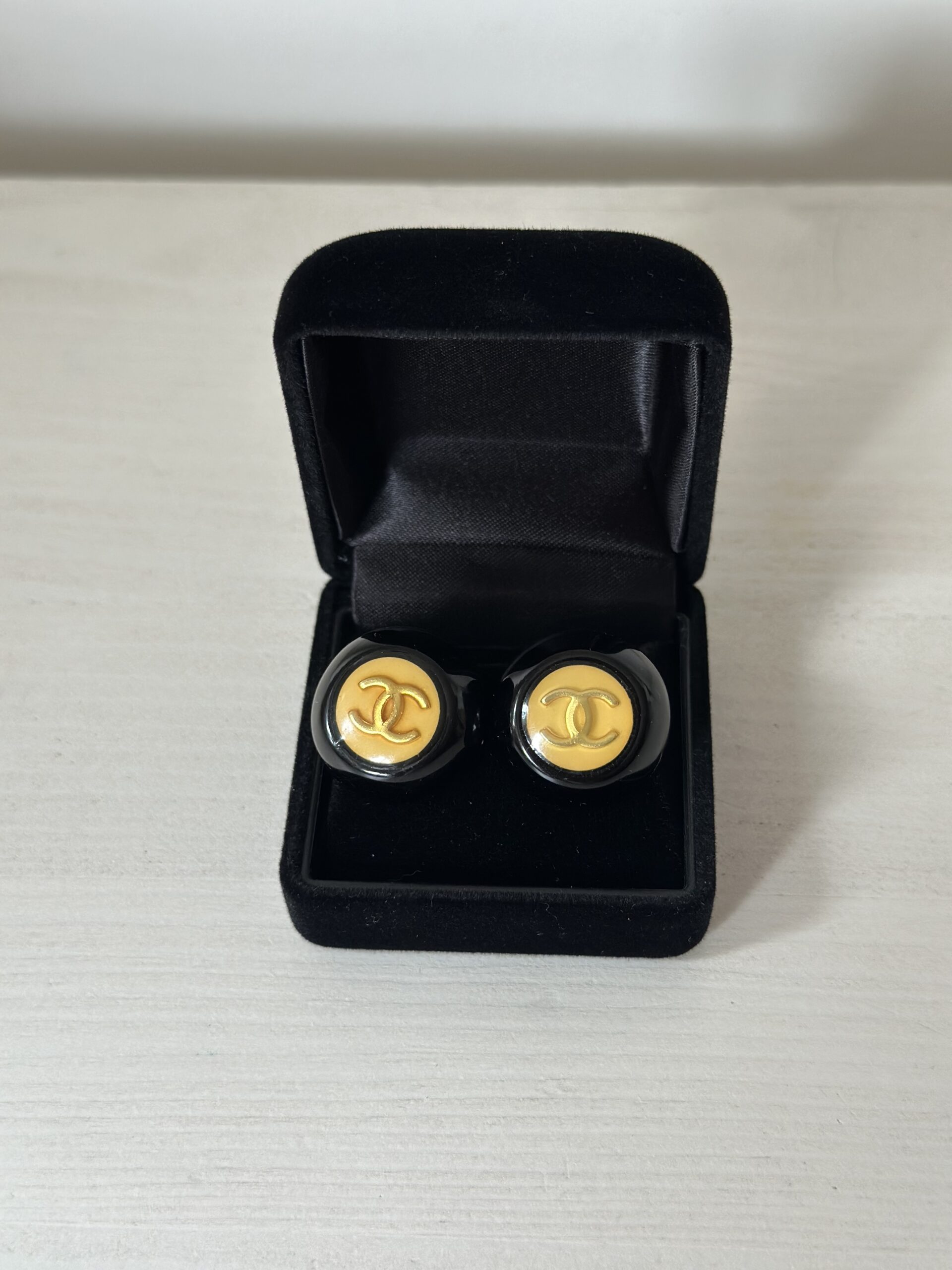 Chanel akrylowe klipsy vintage 1996 - obrazek 4