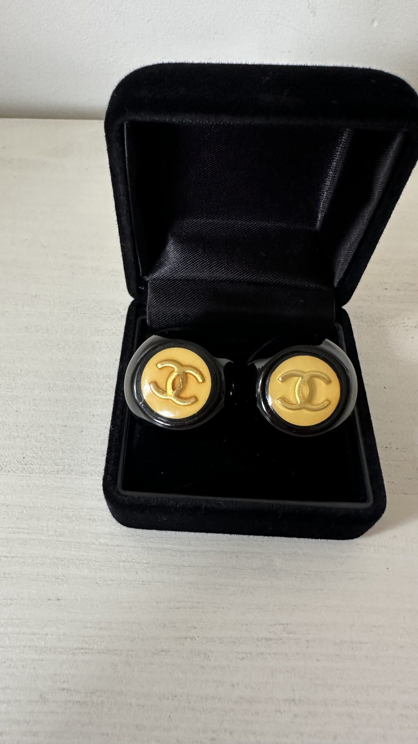 Chanel akrylowe klipsy vintage 1996 - obrazek 3