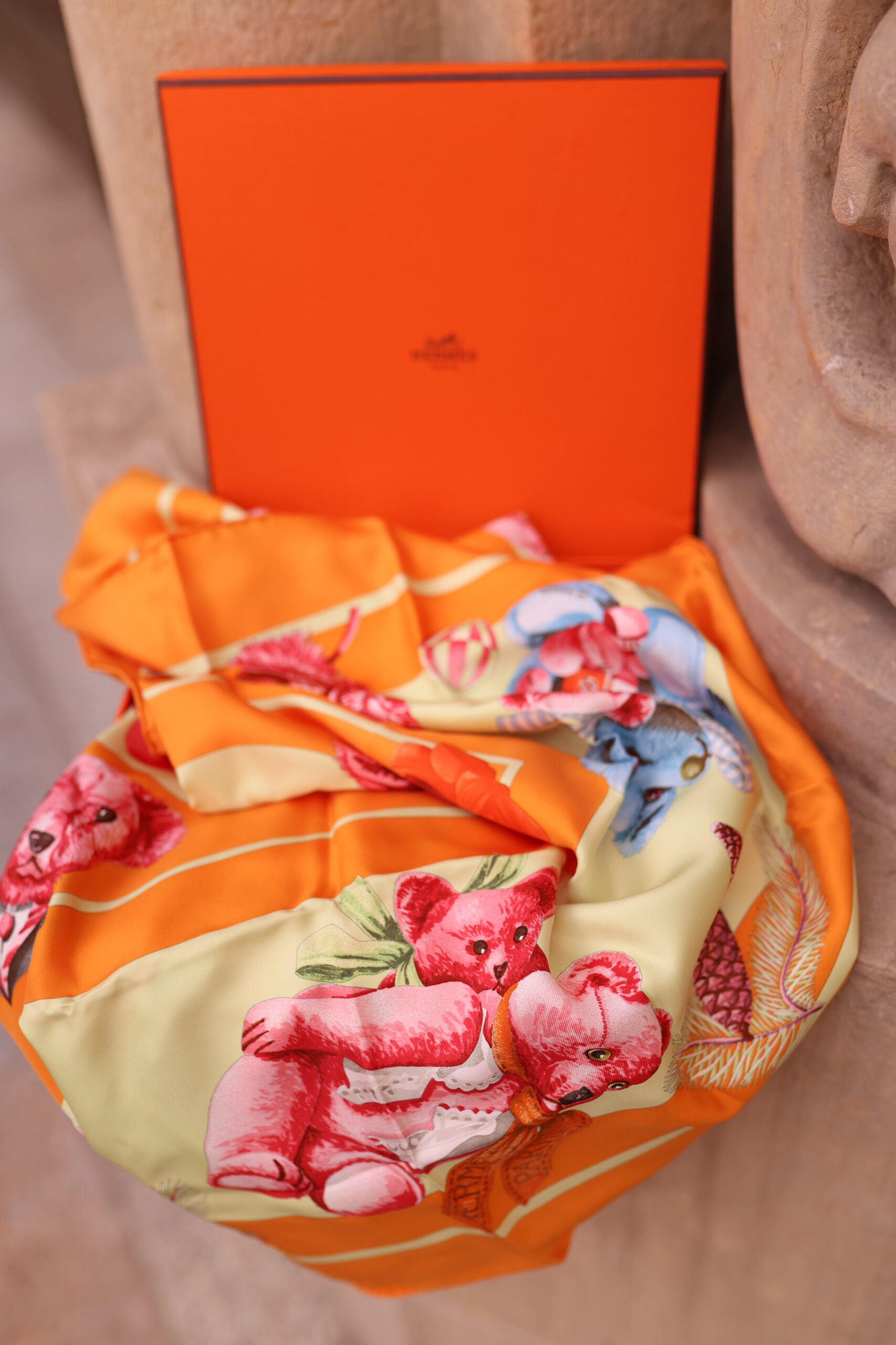 Hermes jedwabna apaszka chusta z misiami