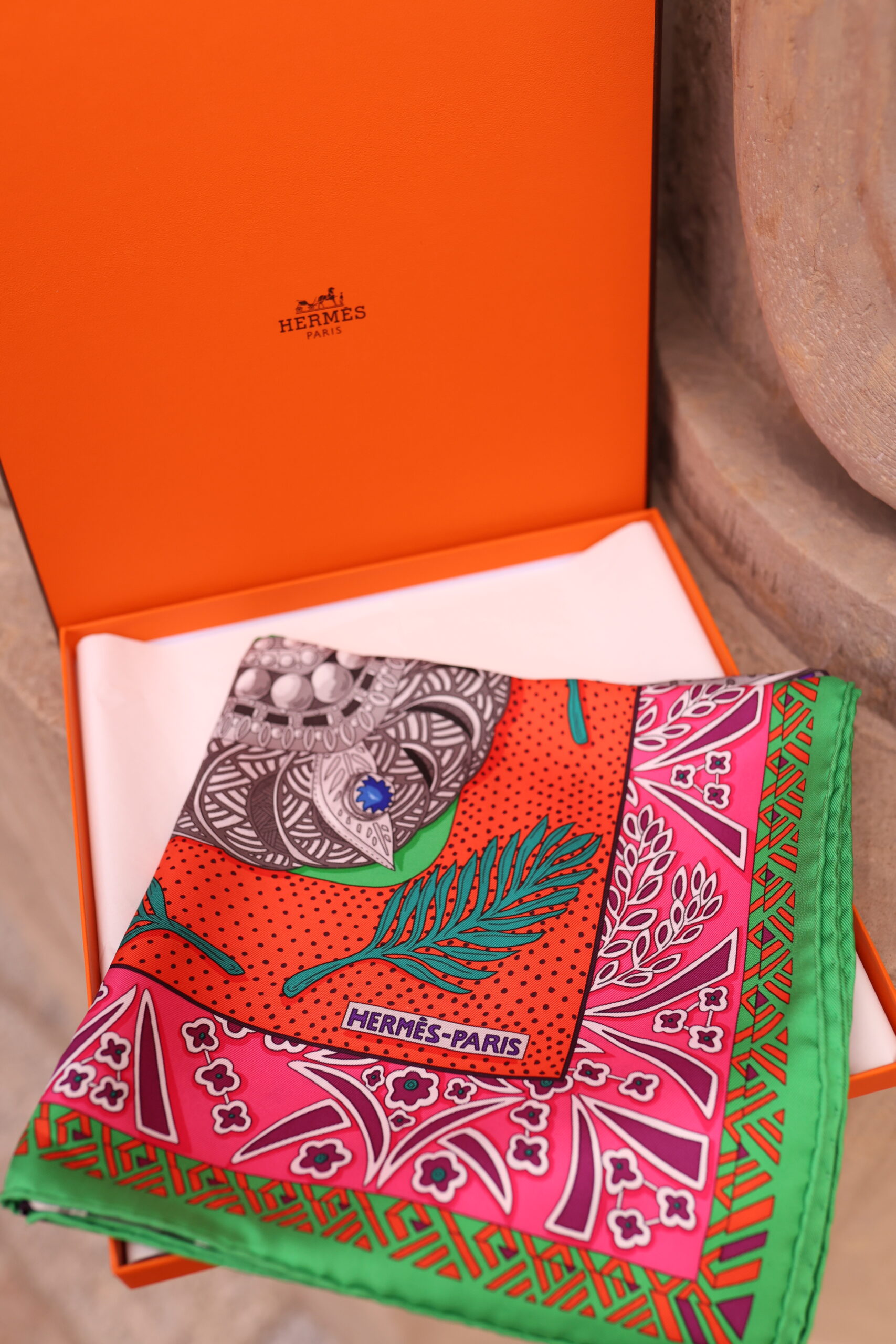 Hermes jedwabna chusta apaszka kolory