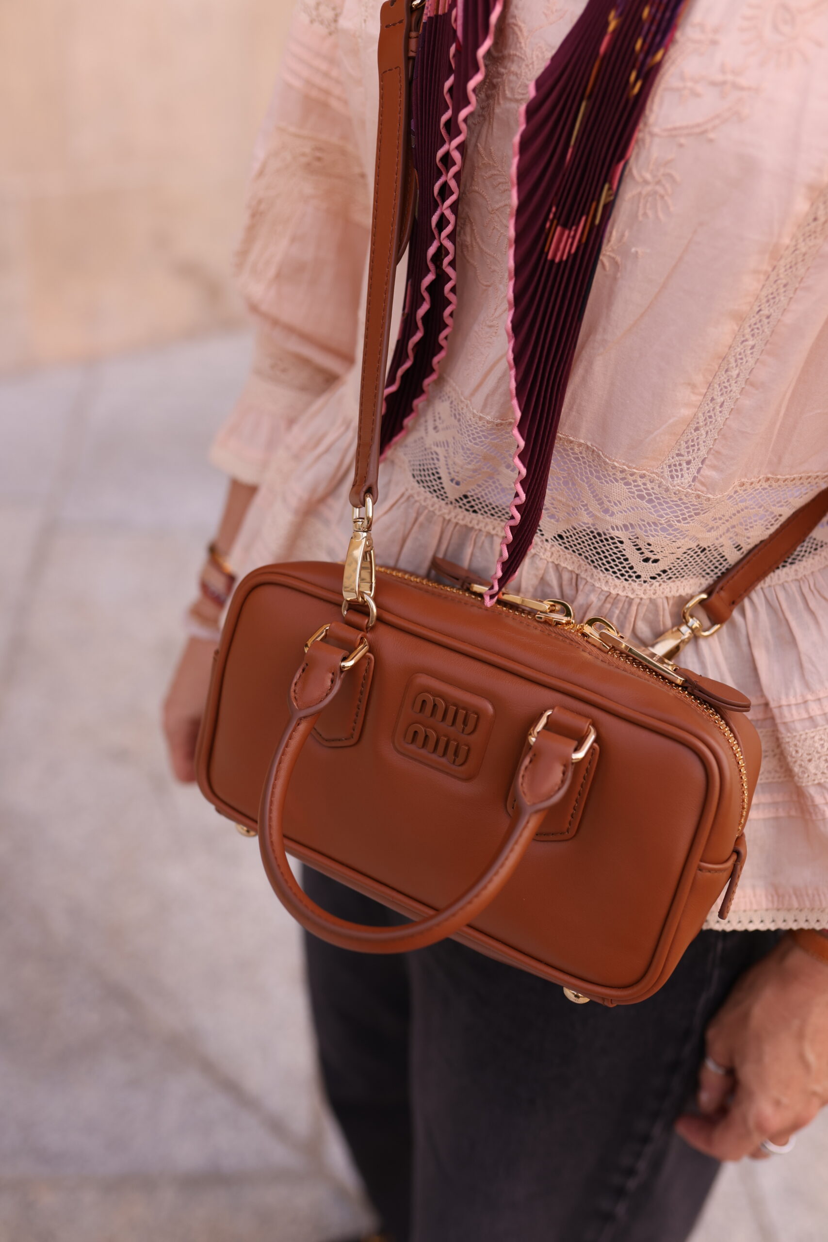 Miu Miu Arcadie camel kuferek torebka - obrazek 3