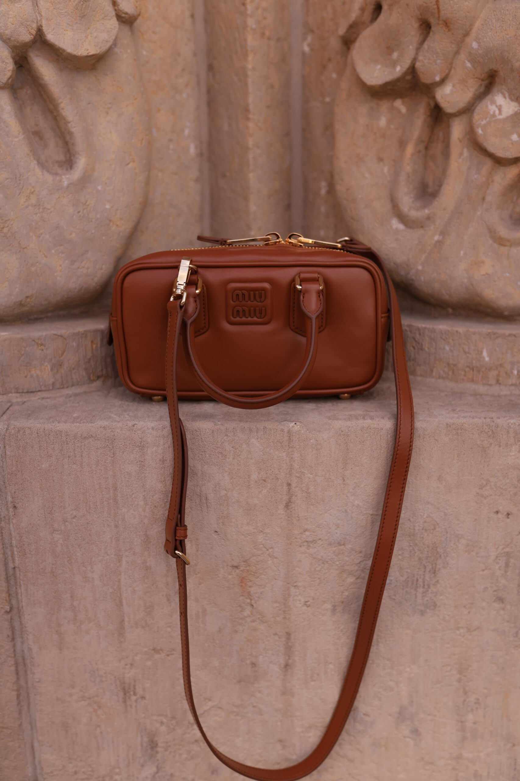 Miu Miu Arcadie camel kuferek torebka - obrazek 2