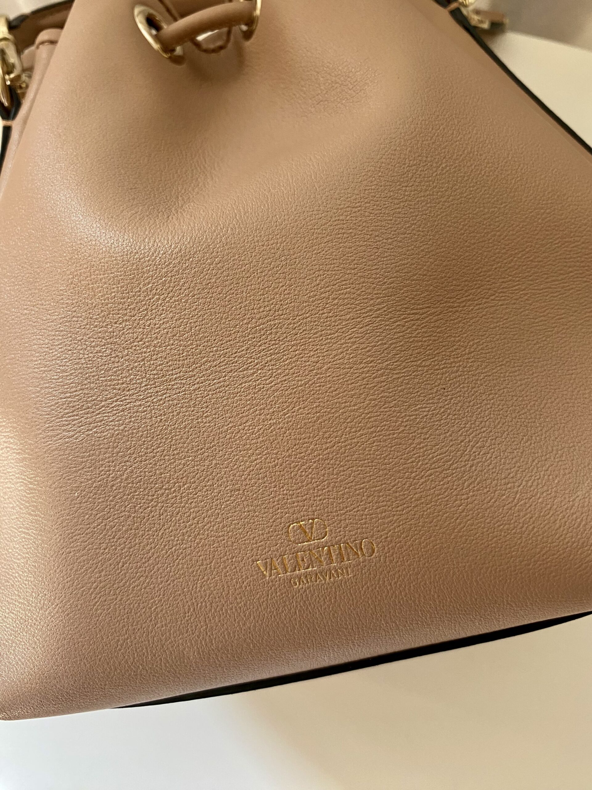 Valentino Garavani torebka worek pudrowy róż - obrazek 7