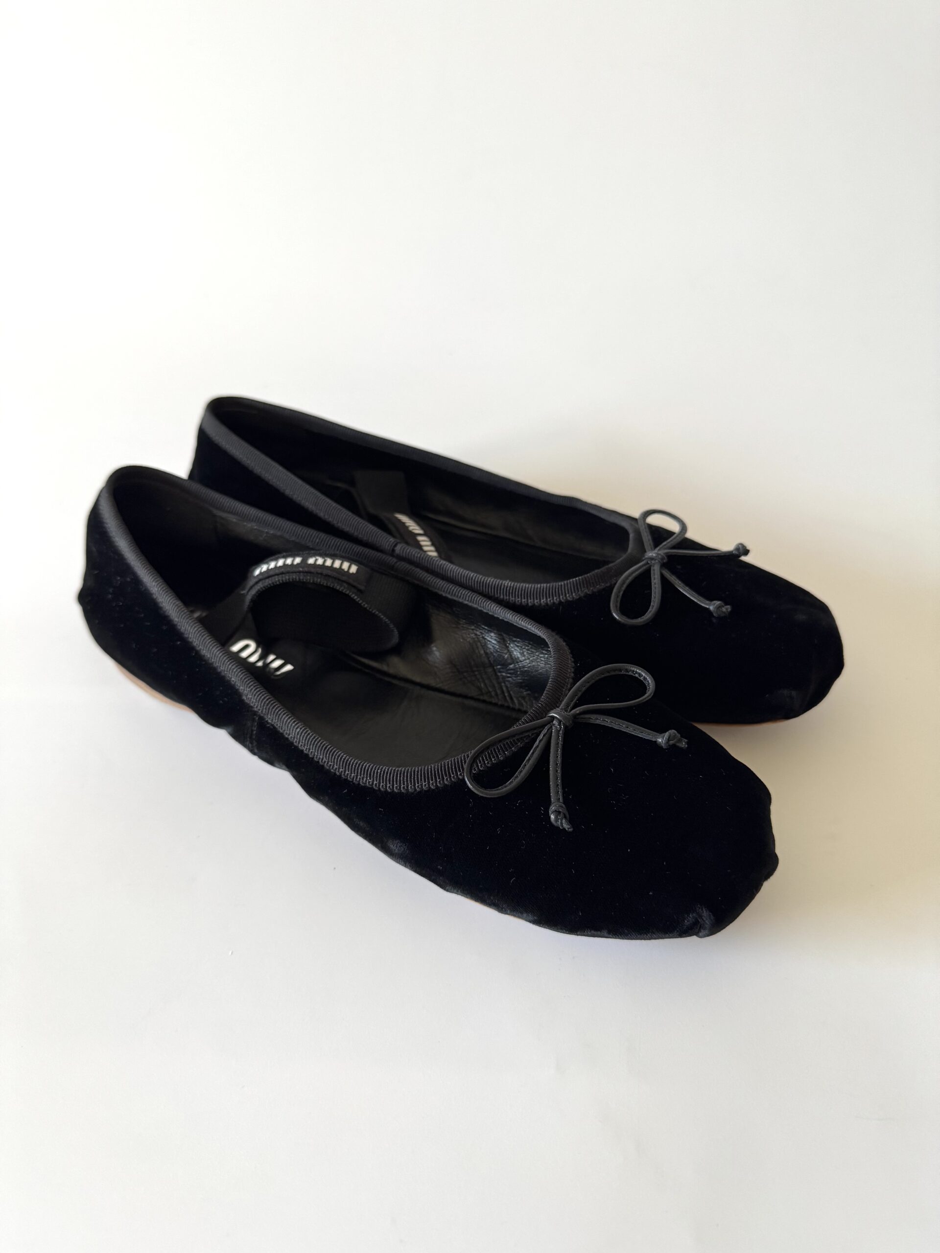 MIU MIU Velvet Ballet Flats - aksamitne baleriny - obrazek 4