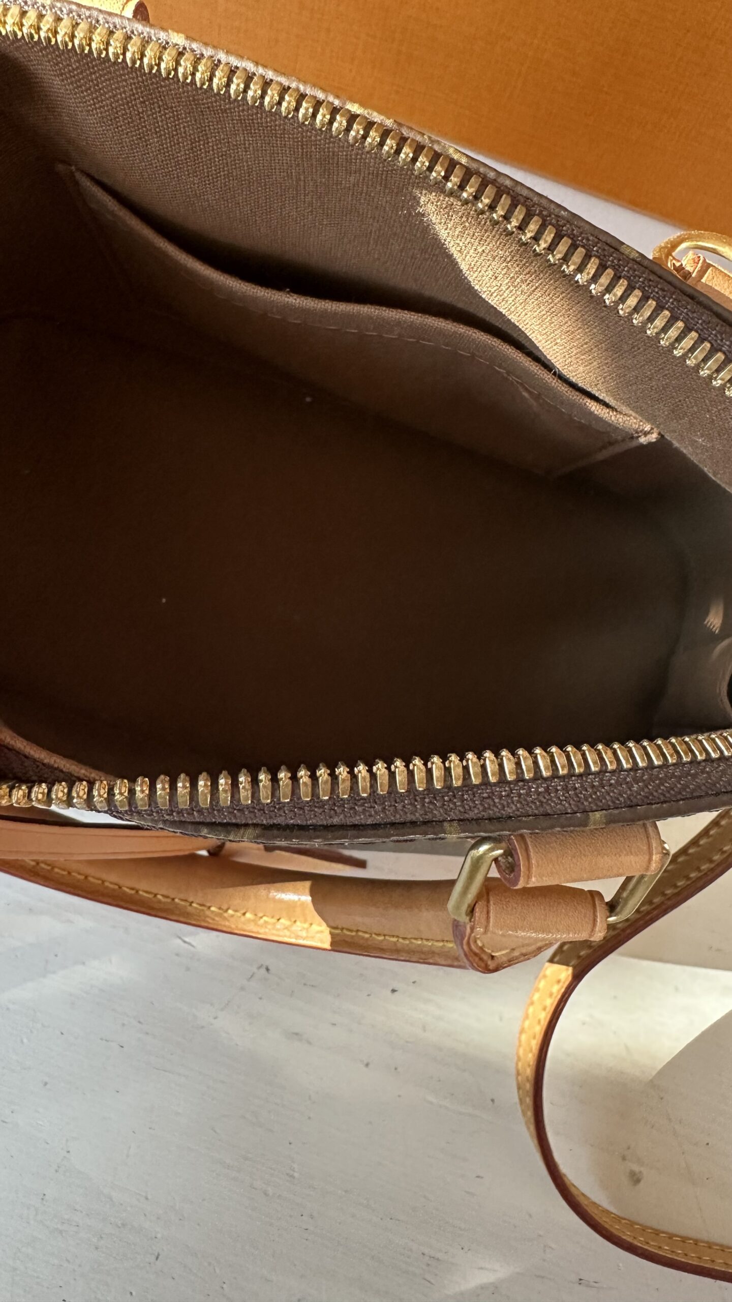 Louis Vuitton Alma bb monogram - obrazek 9