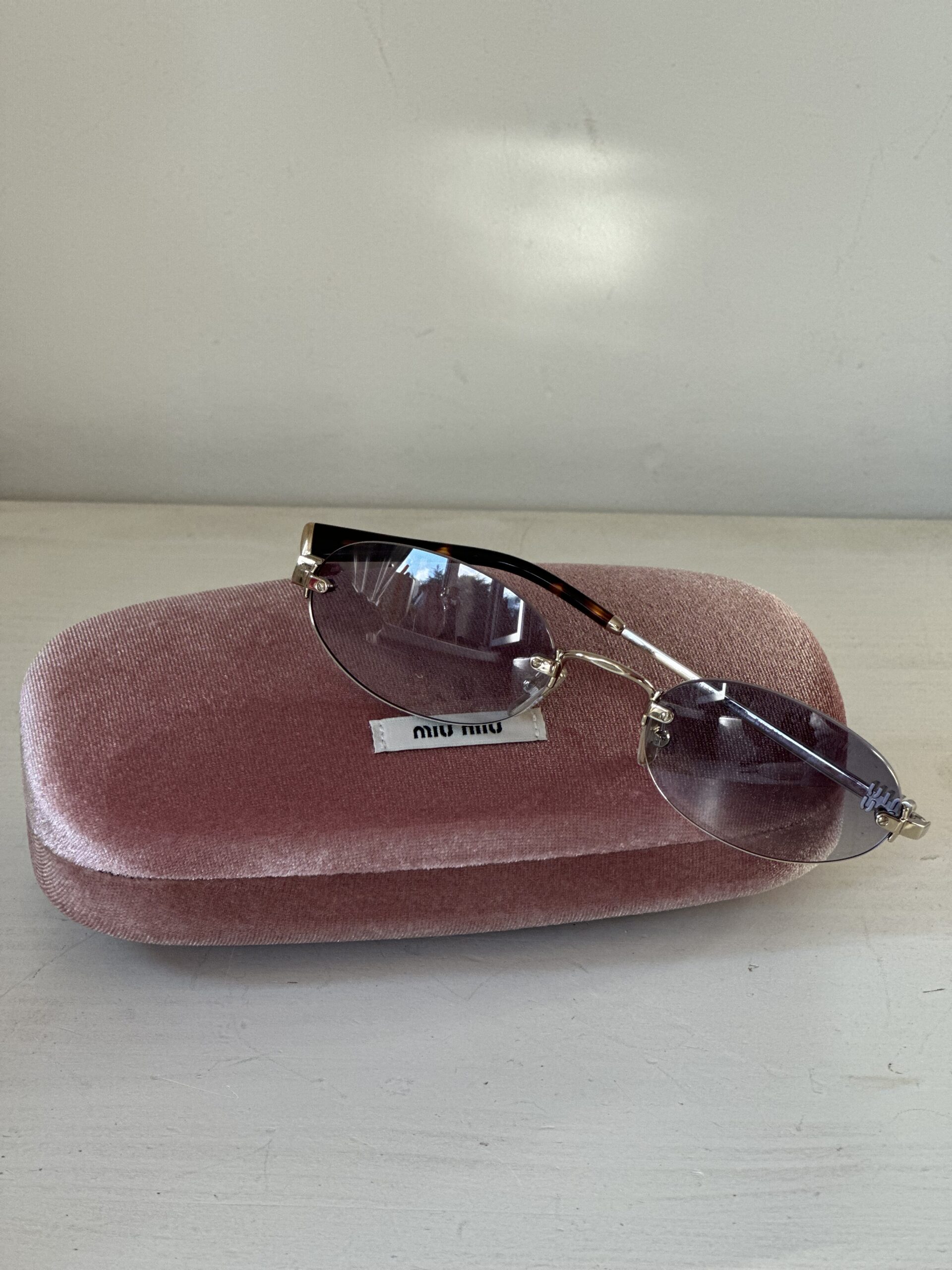 Miu Miu kultowe okulary przeciwsłoneczne - obrazek 3