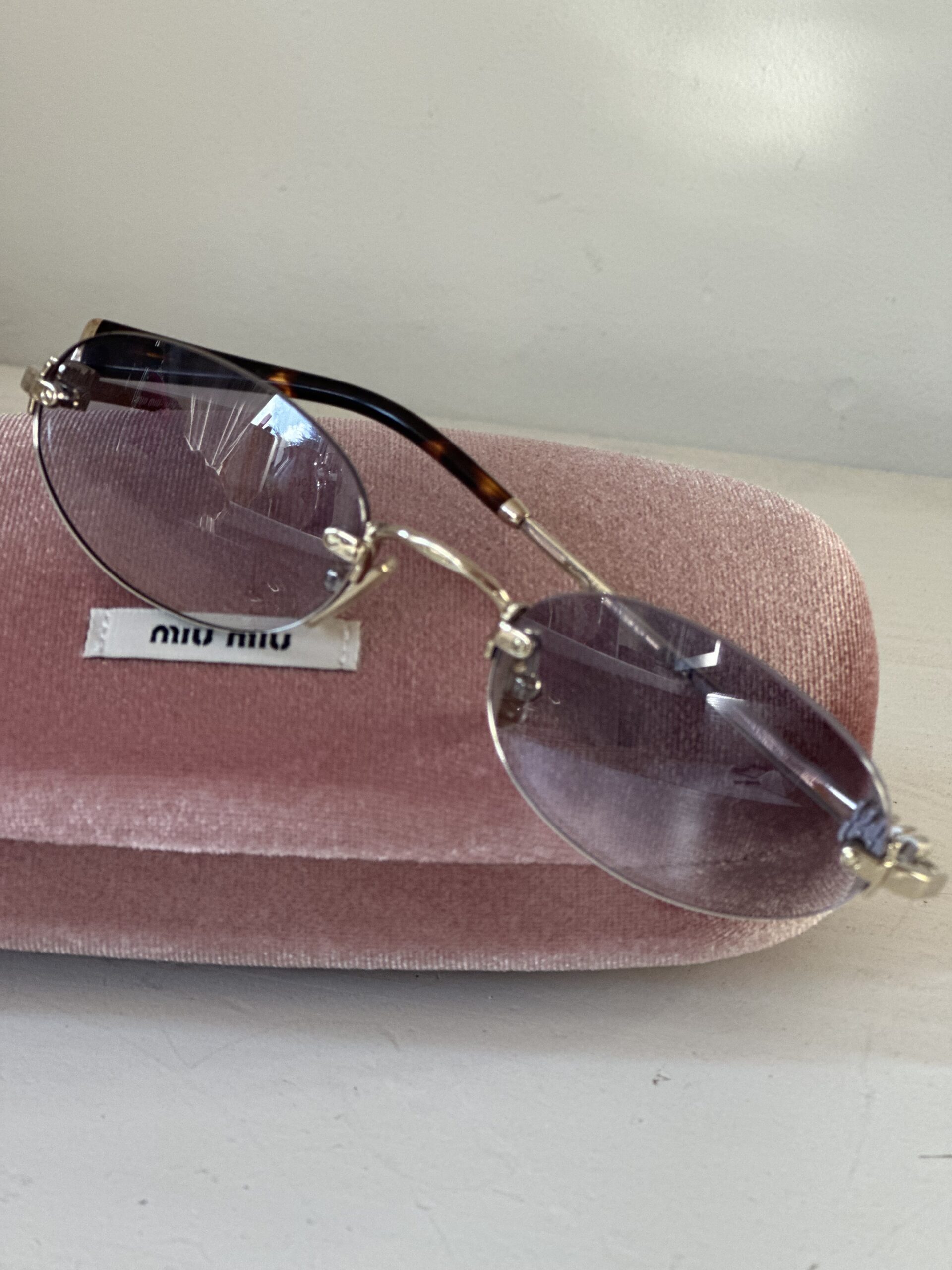 Miu Miu kultowe okulary przeciwsłoneczne - obrazek 2