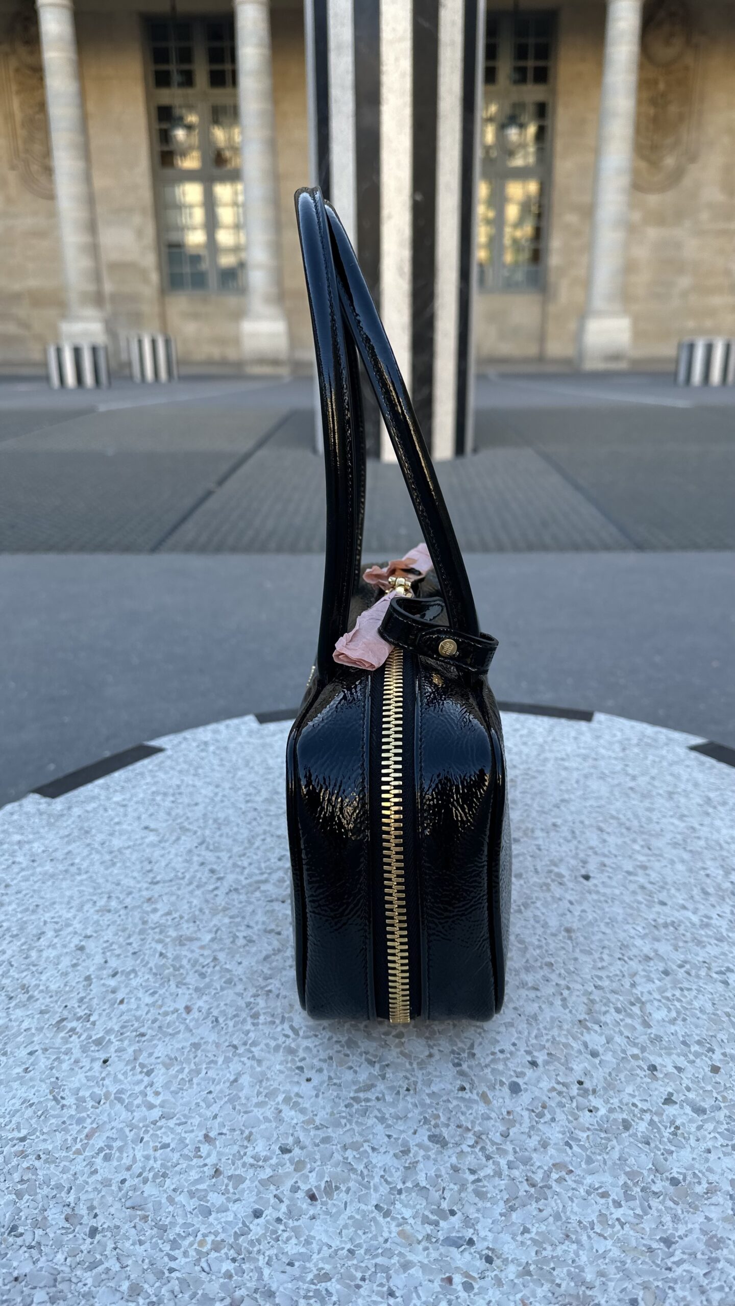 Miu miu Beau naplak patent czarna lakierowana torebka - obrazek 3