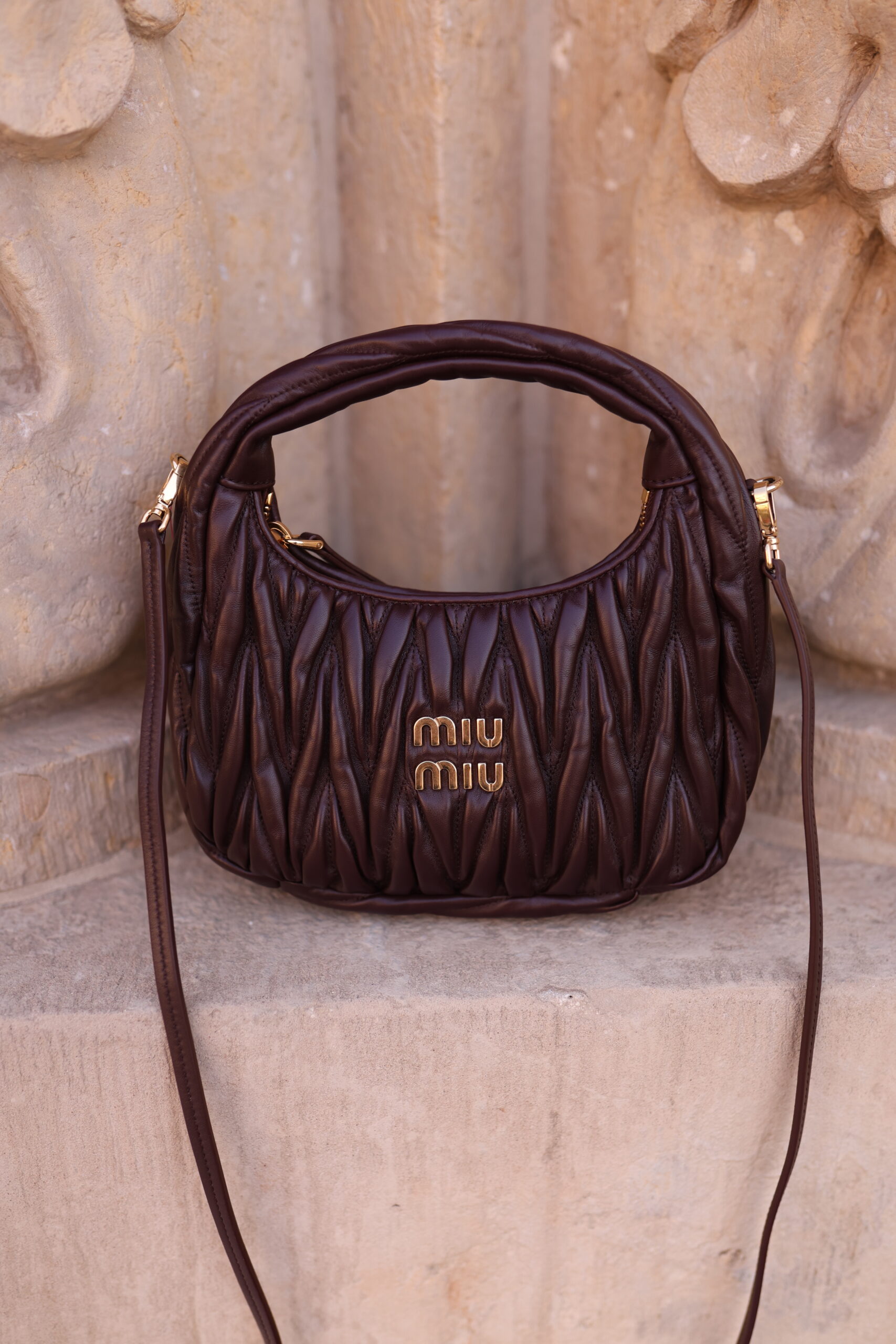 Miu Miu Wander matelassé suede bag burgundowa torebka