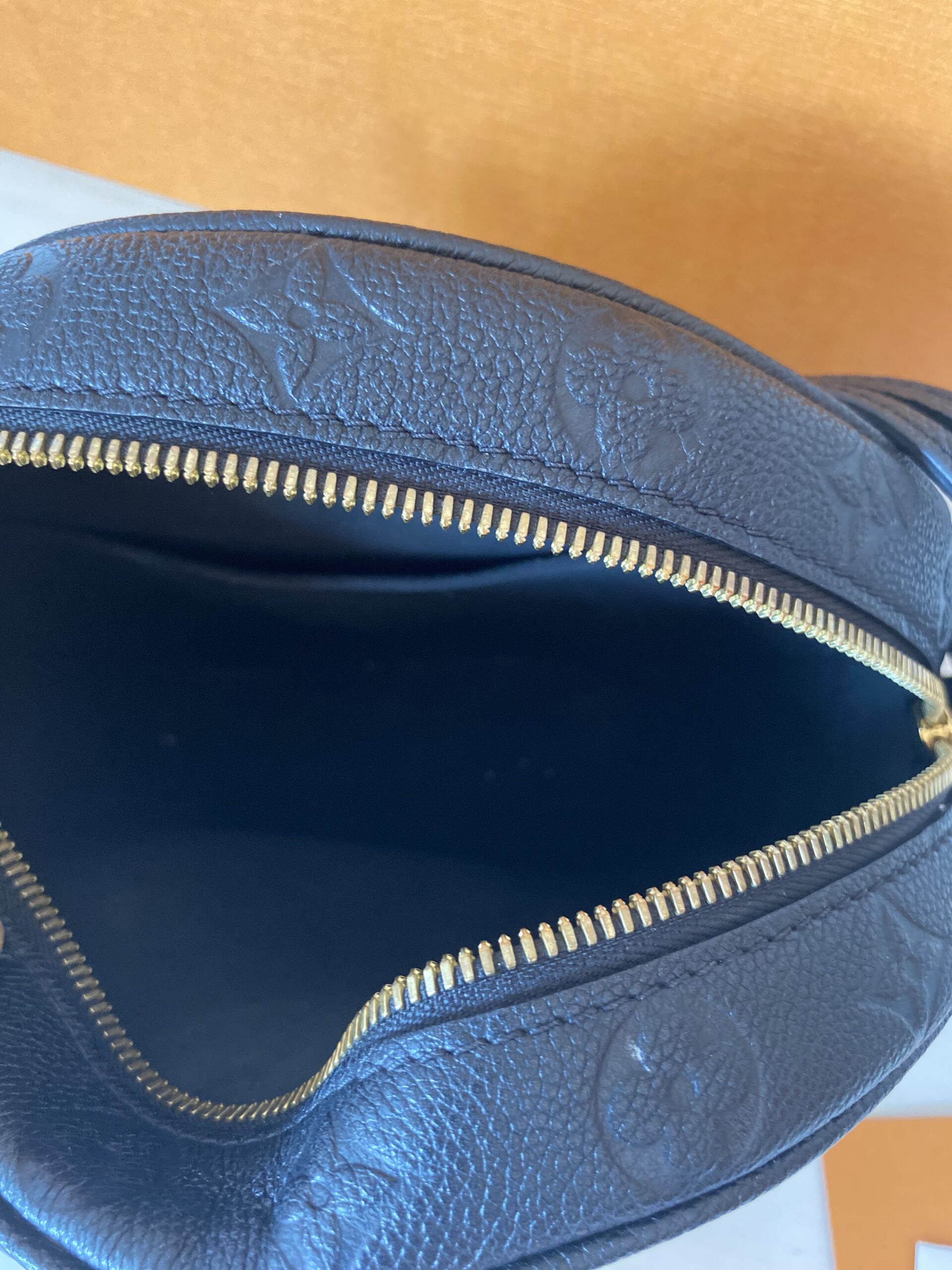 Louis Vuitton Empreinte Boite Chapeau Souple czarno torebka - obrazek 7