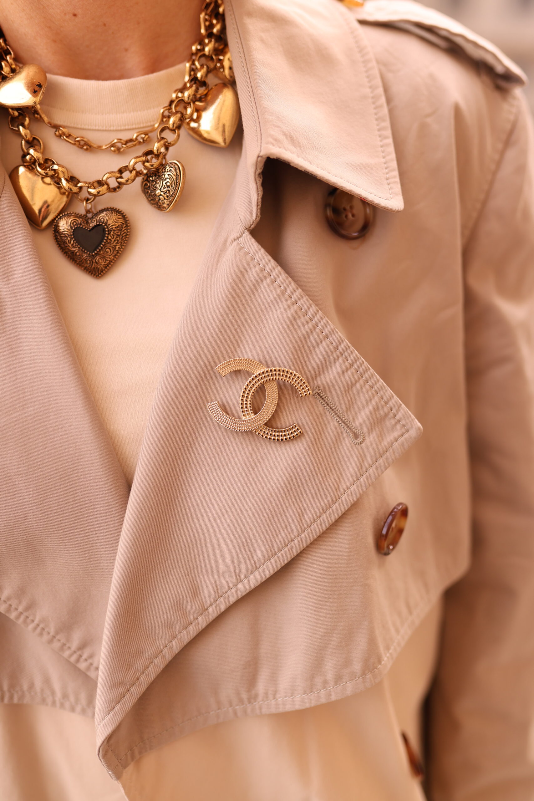 Chanel prosta klasyczna złota broszka - obrazek 2