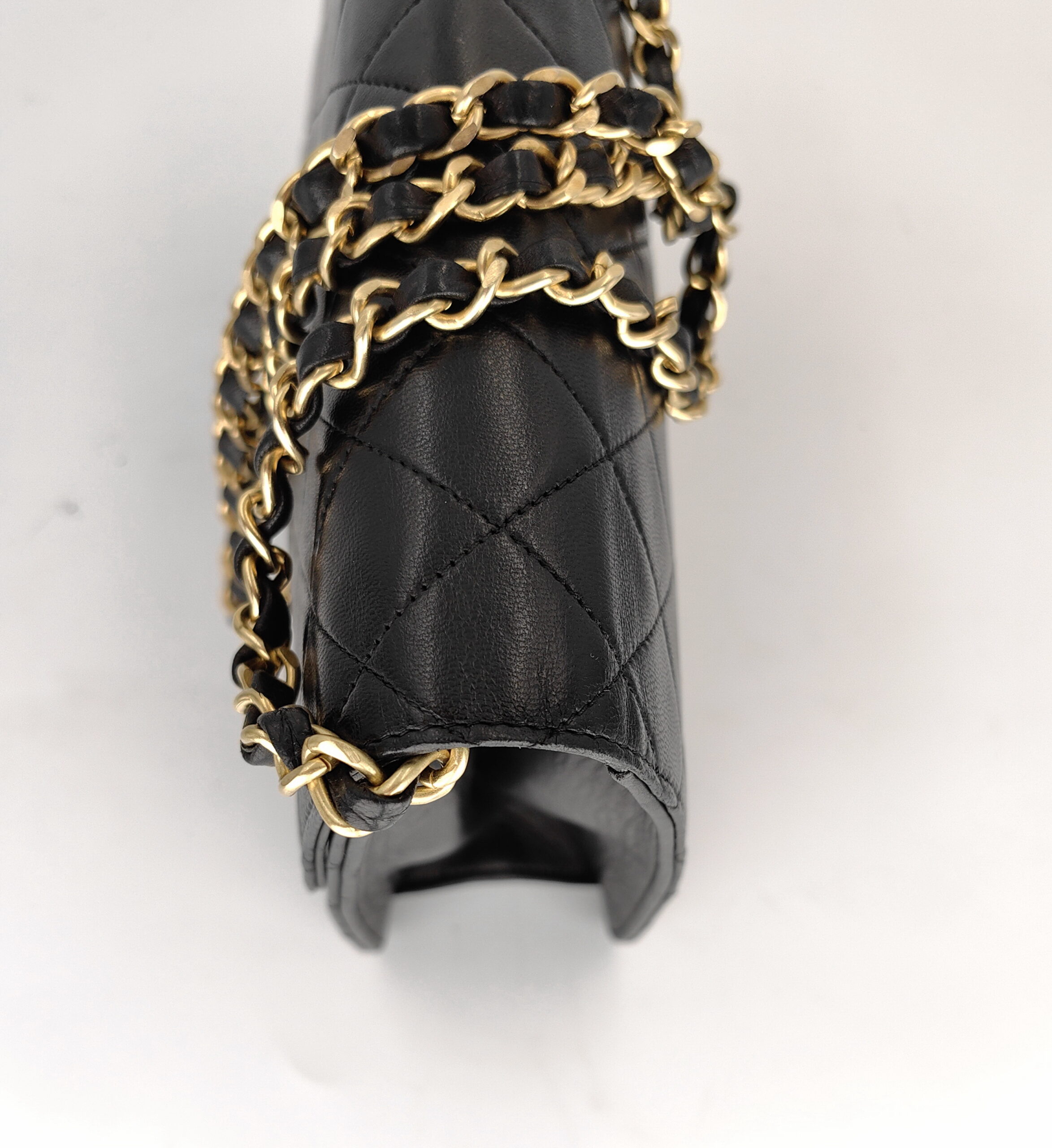 Chanel flap bag on chain - obrazek 12