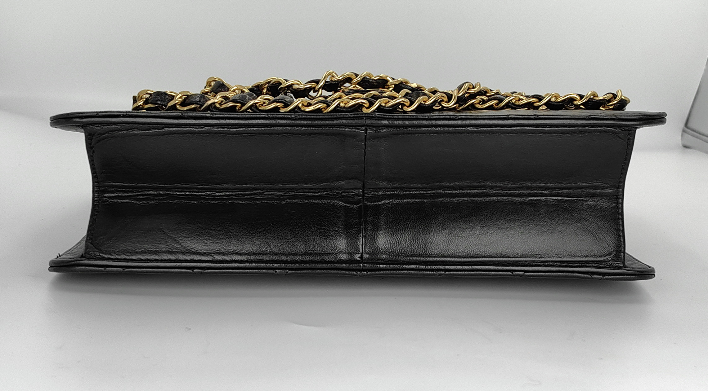 Chanel flap bag on chain - obrazek 15