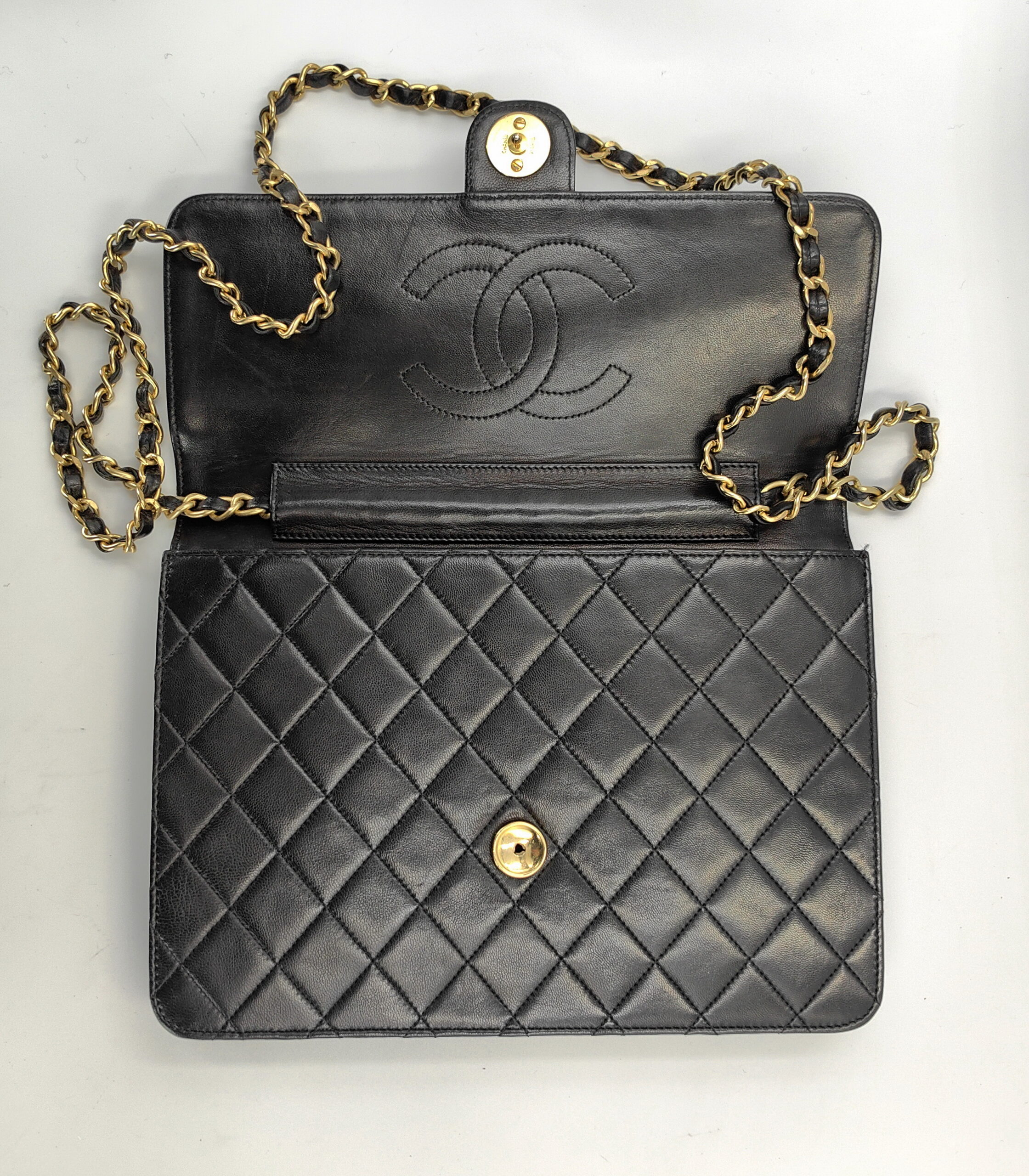 Chanel flap bag on chain - obrazek 21