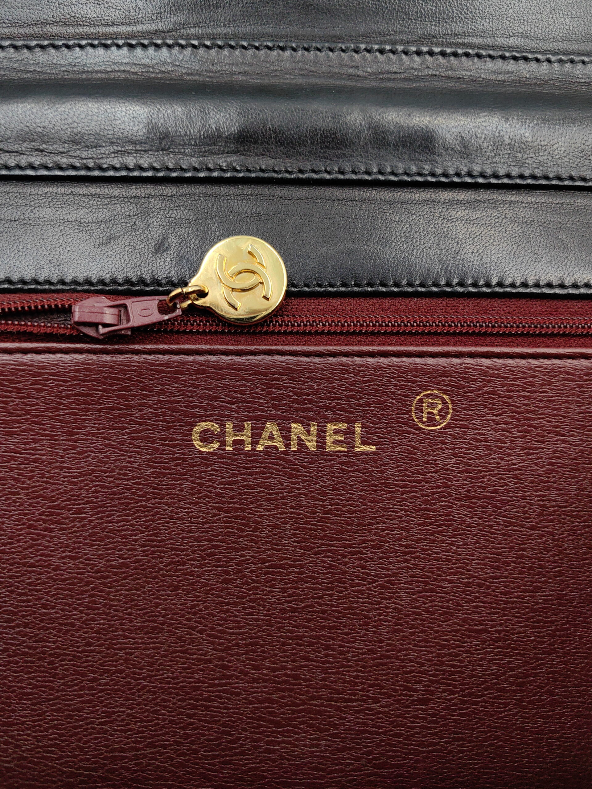 Chanel flap bag on chain - obrazek 23