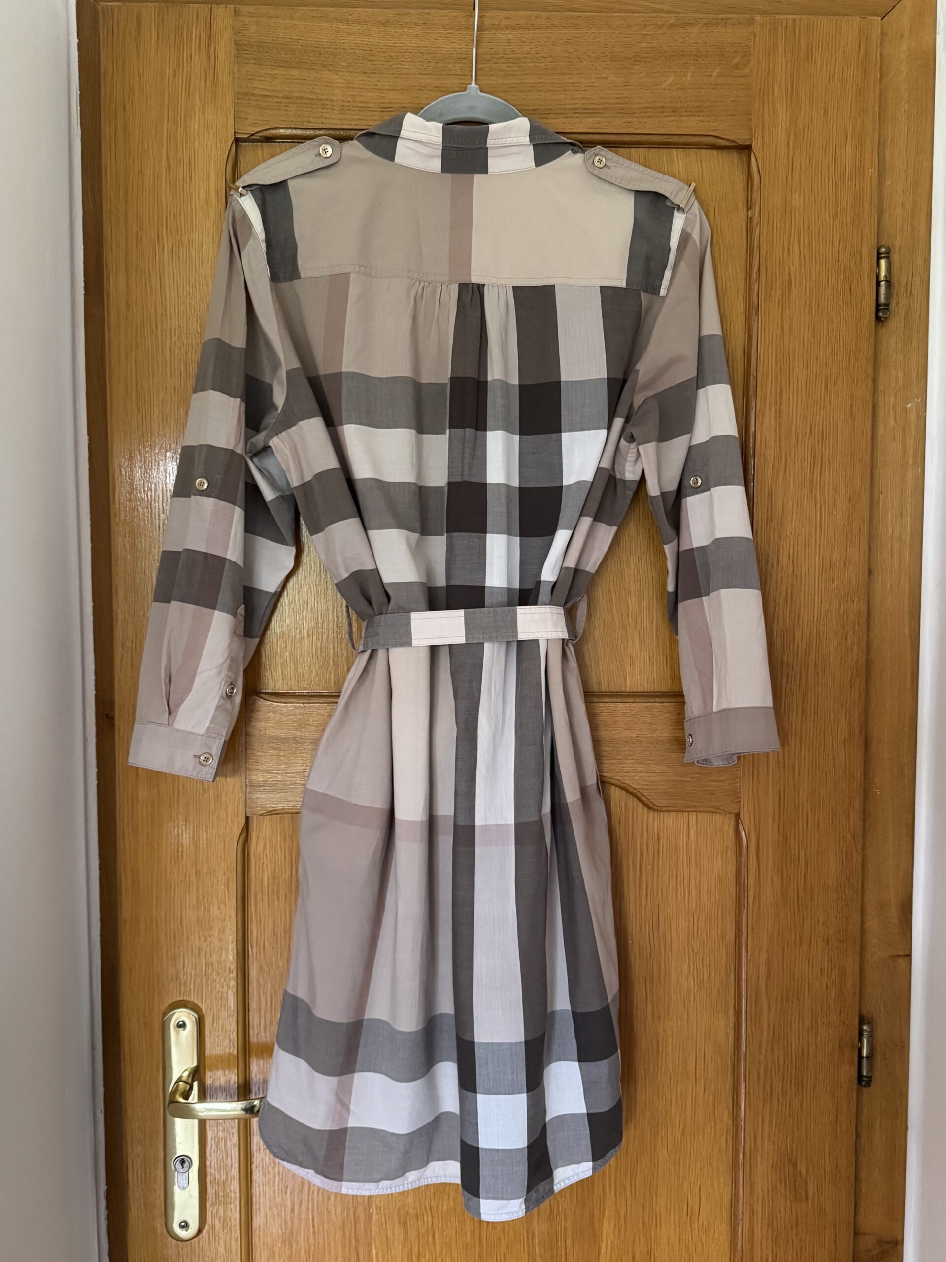 BURBERRY Women’s Kelsy Check Print Cotton Belted Shirt Dress in Pale Stone - sukienka - obrazek 5