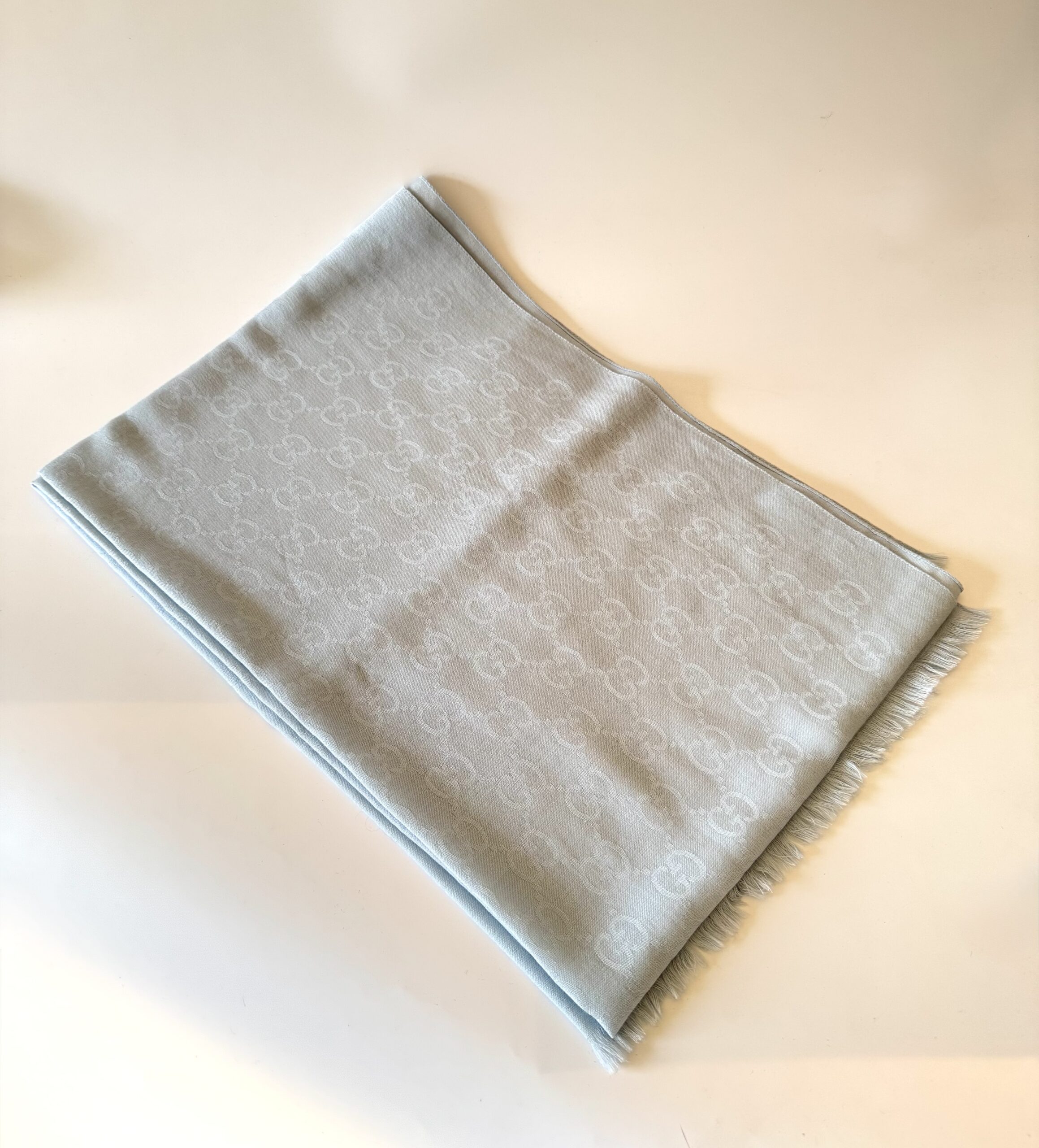 GUCCI GG Monogram Wool and Silk Scarf with fringes - unisex szal - obrazek 2