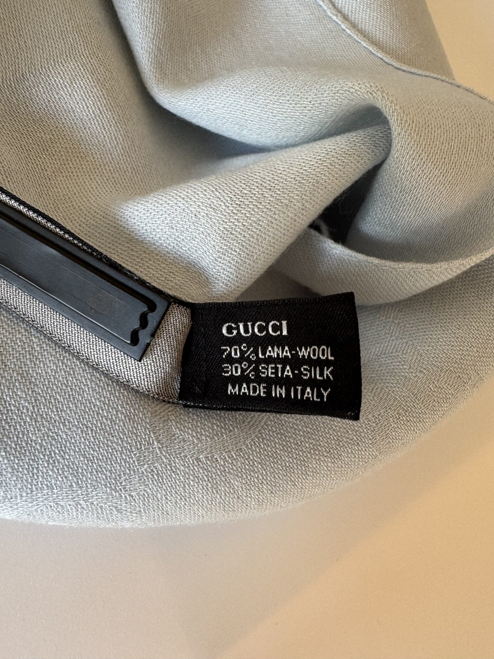 GUCCI GG Monogram Wool and Silk Scarf with fringes - unisex szal - obrazek 7