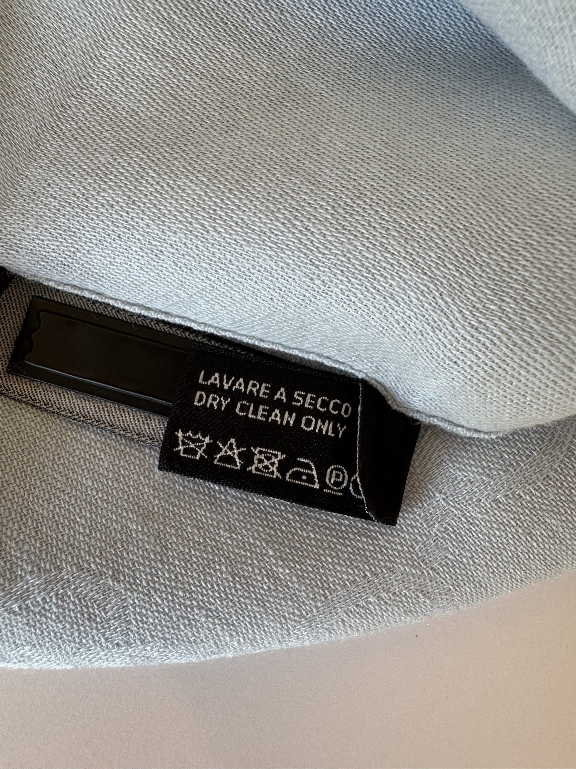 GUCCI GG Monogram Wool and Silk Scarf with fringes - unisex szal - obrazek 8