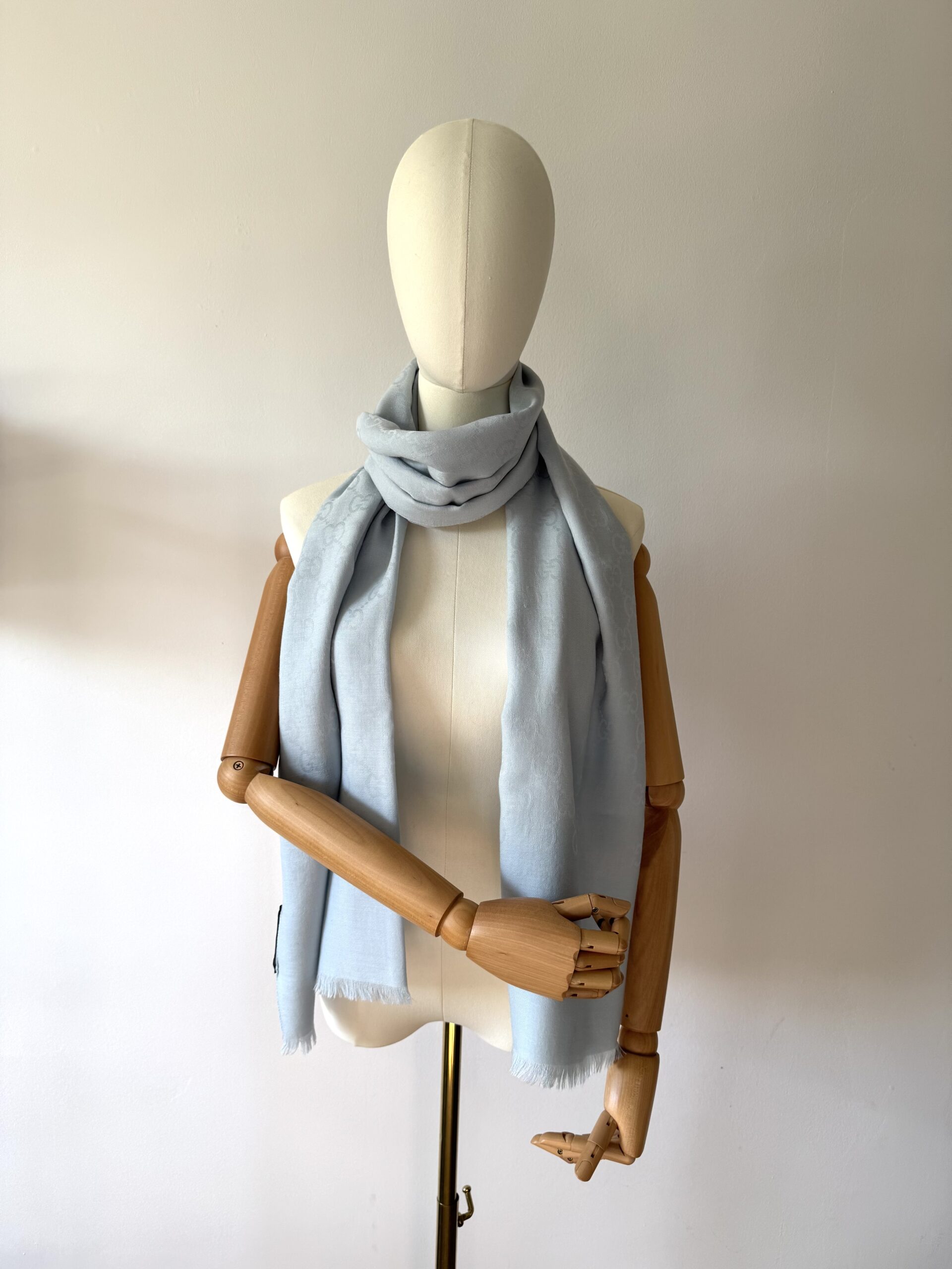 GUCCI GG Monogram Wool and Silk Scarf with fringes - unisex szal - obrazek 9