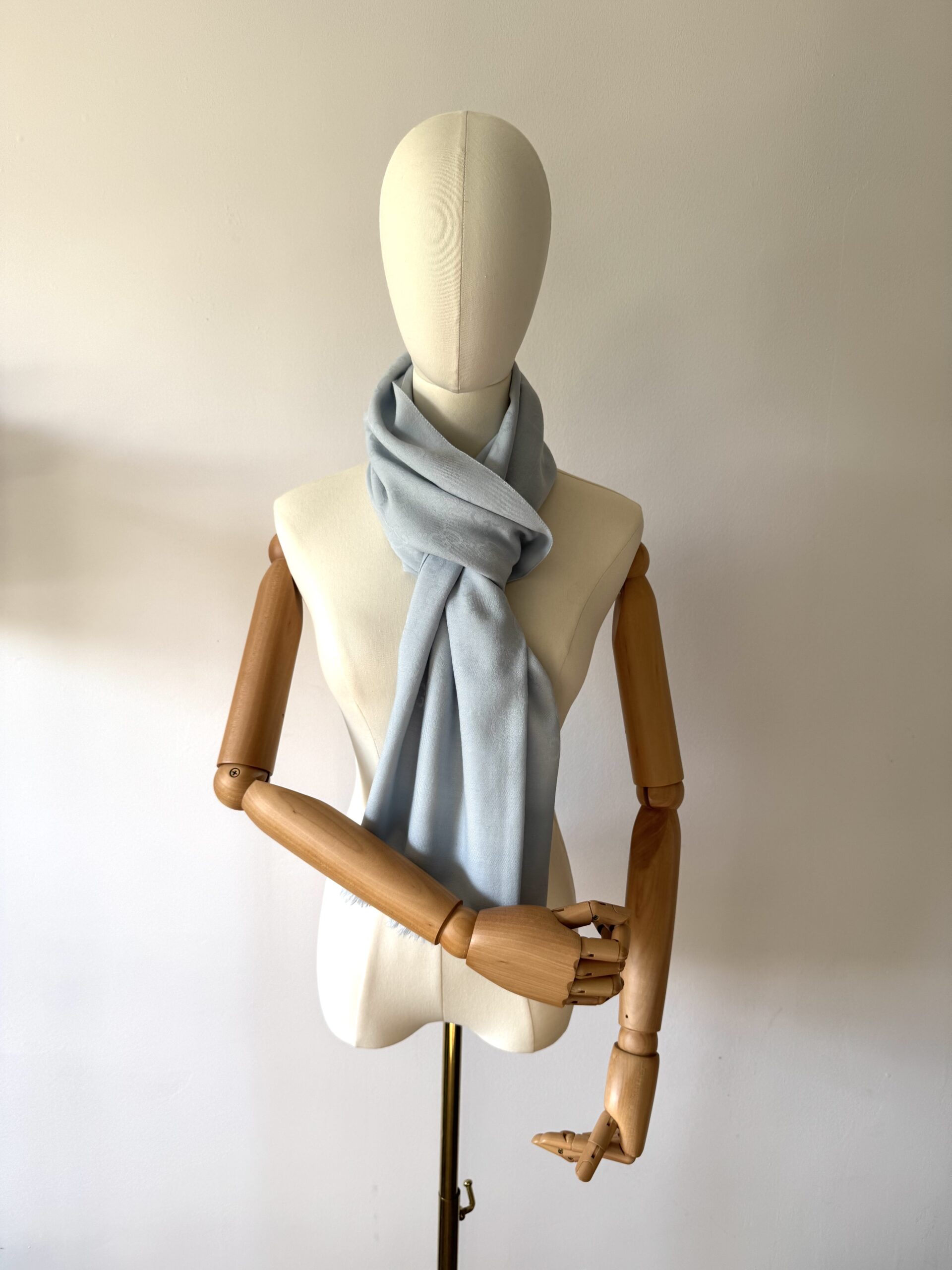 GUCCI GG Monogram Wool and Silk Scarf with fringes - unisex szal - obrazek 10