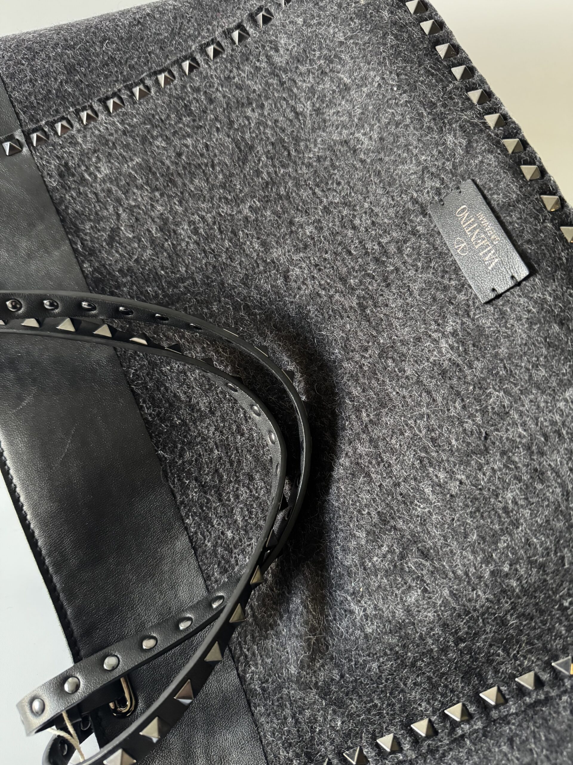 VALENTINO GARAVANI Rockstud Medium Wool Tote Bag - torebka - obrazek 13