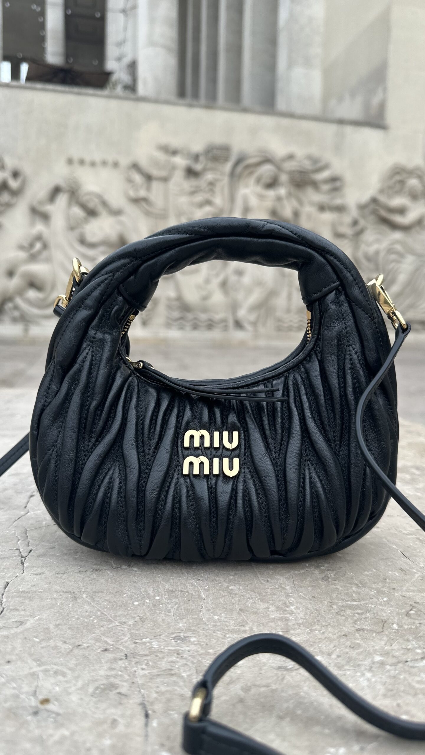 Miu Miu Wander mini czarna torebka klasyka - obrazek 2