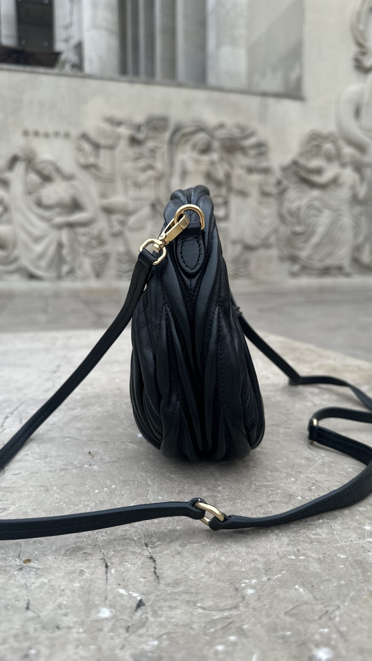 Miu Miu Wander mini czarna torebka klasyka - obrazek 3