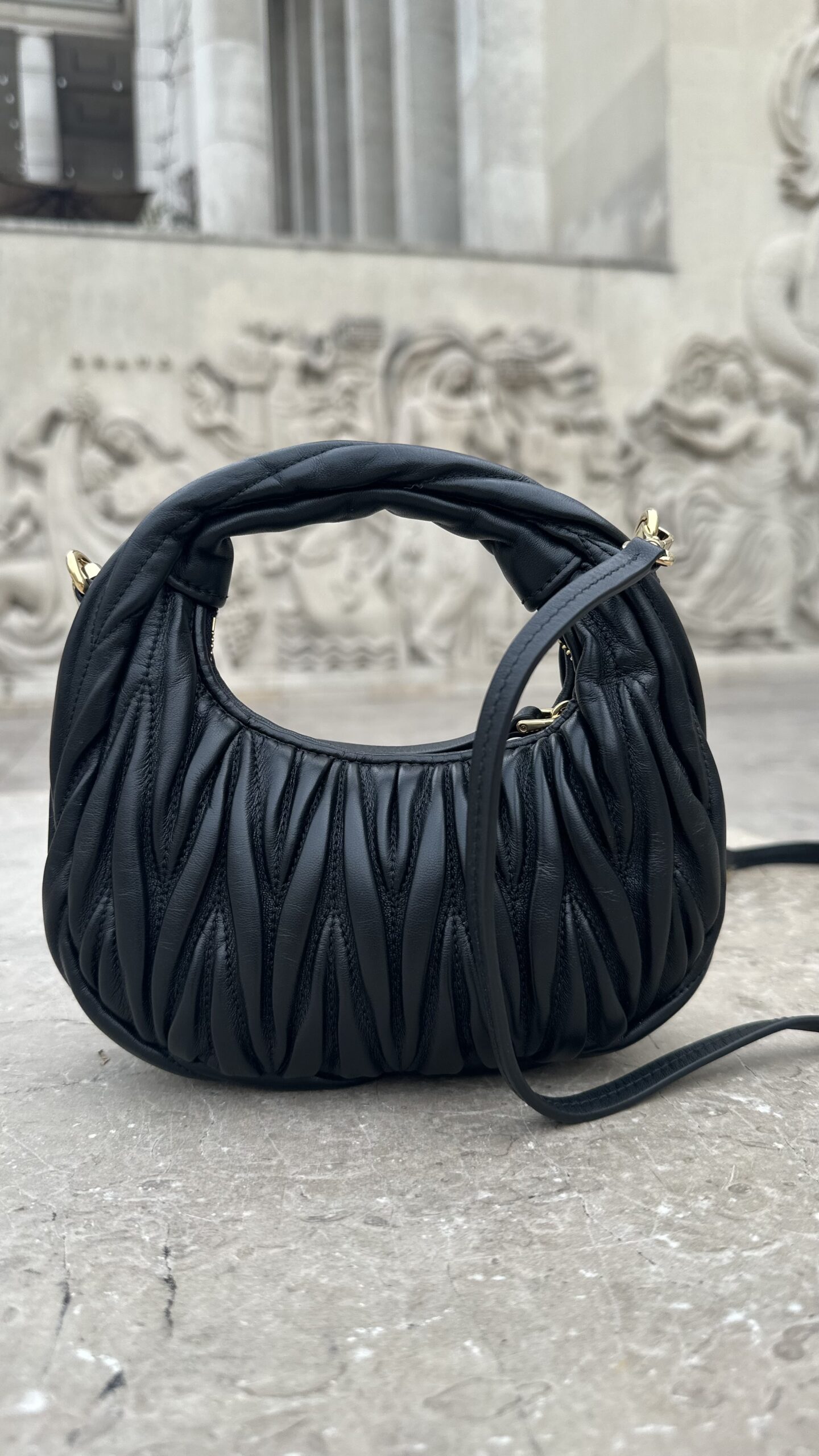 Miu Miu Wander mini czarna torebka klasyka - obrazek 4