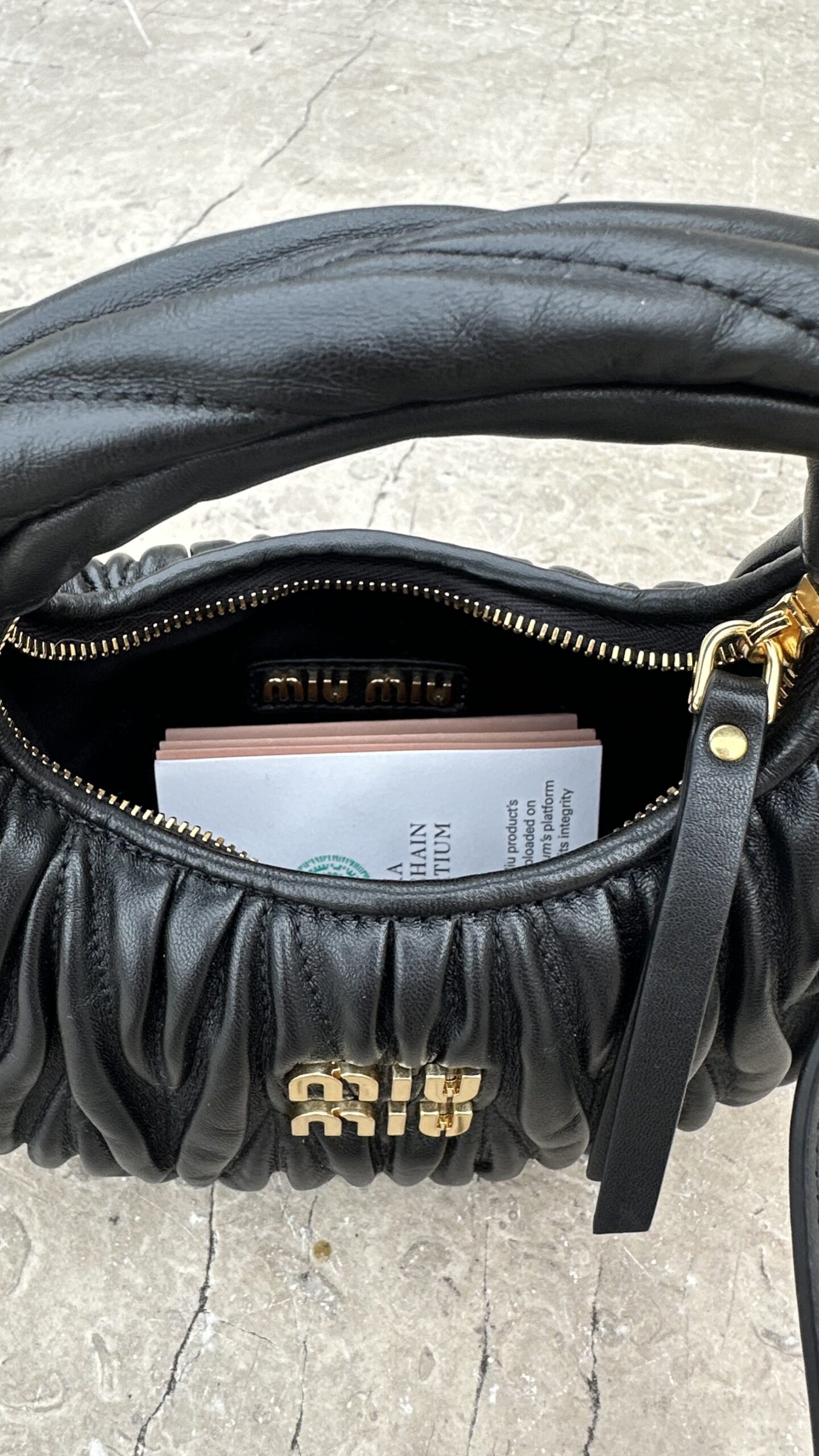 Miu Miu Wander mini czarna torebka klasyka - obrazek 5