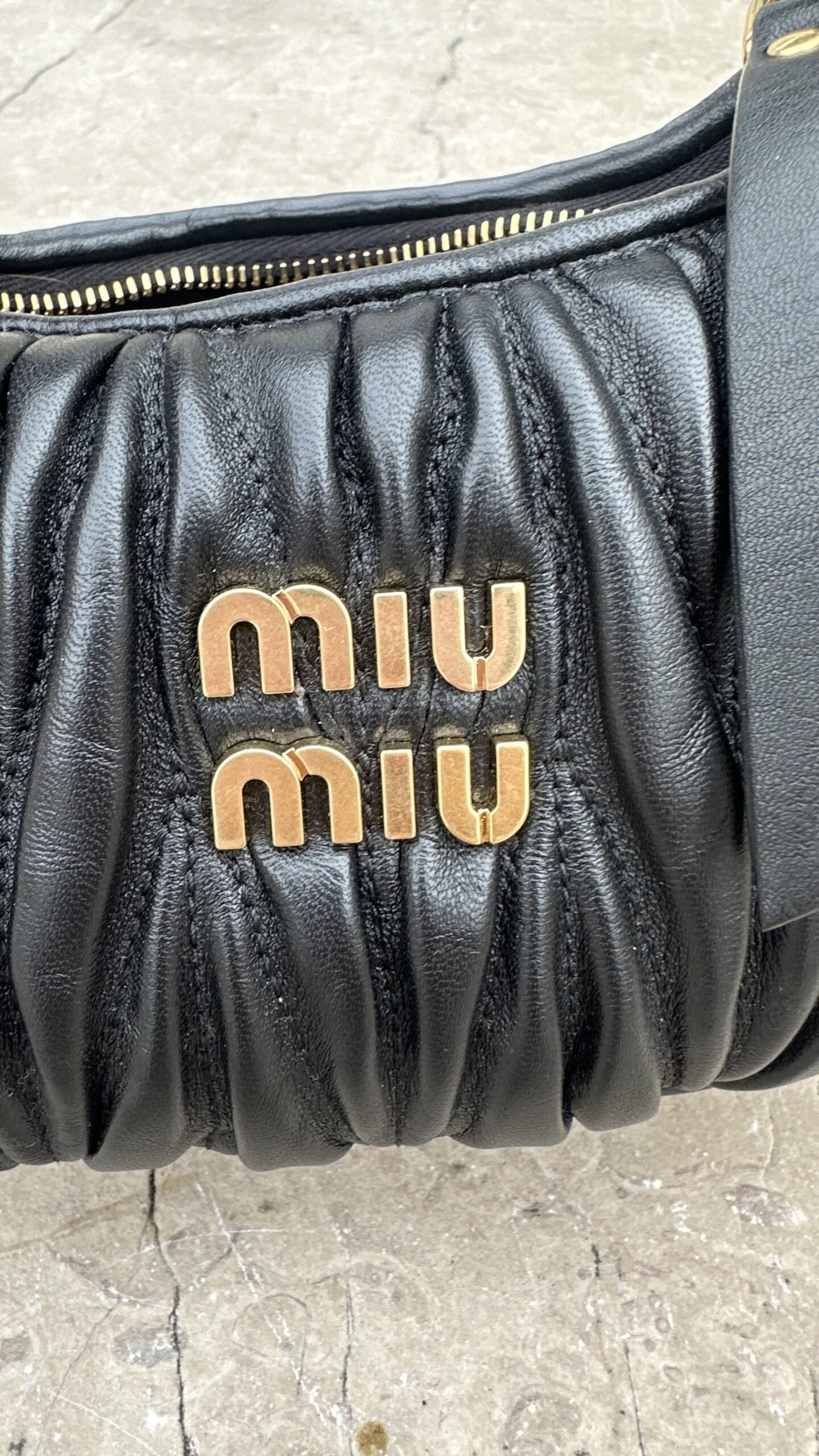 Miu Miu Wander mini czarna torebka klasyka - obrazek 6