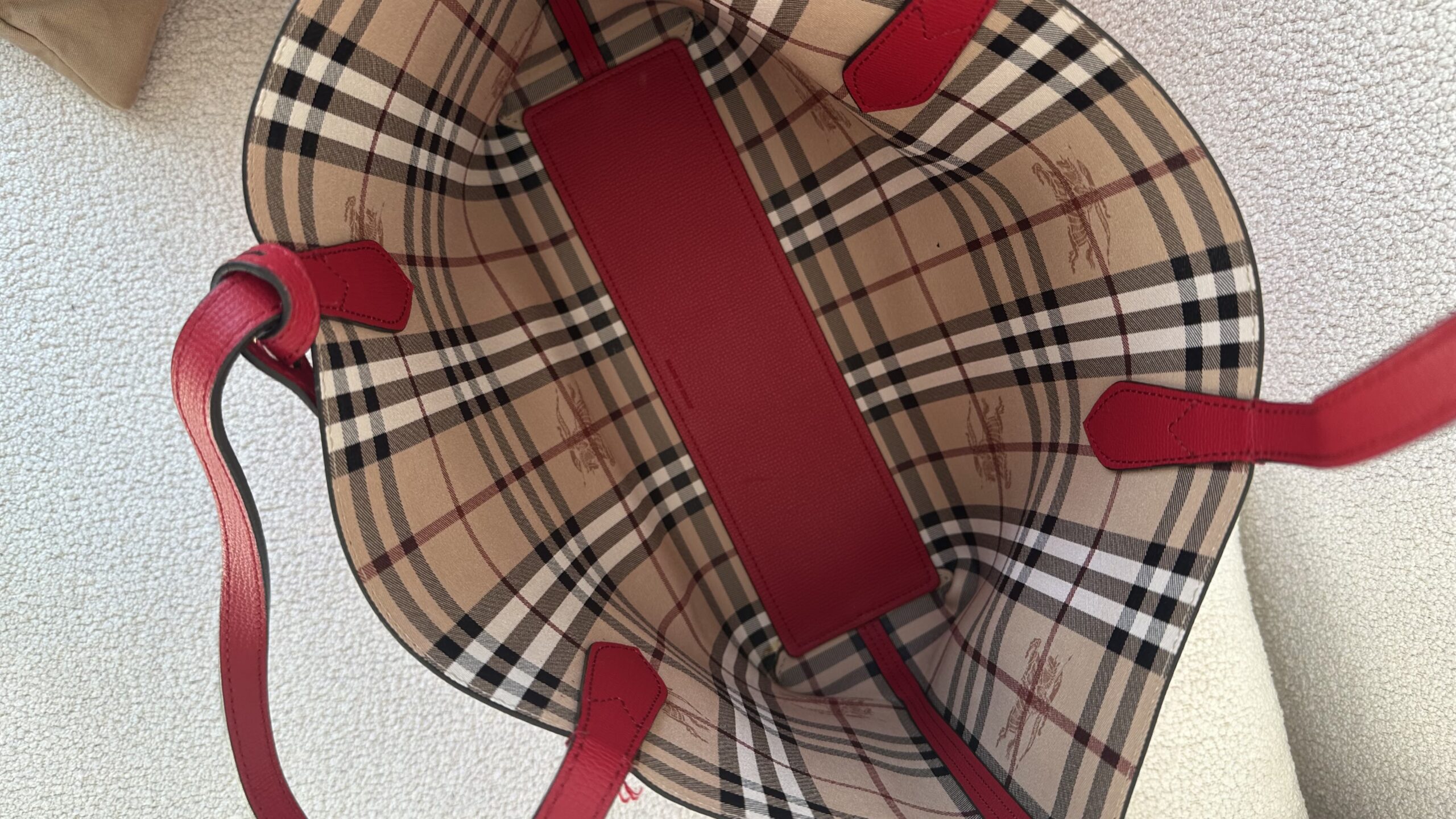 Burberry dwustronna shopperka czerwona i beżowa - obrazek 6