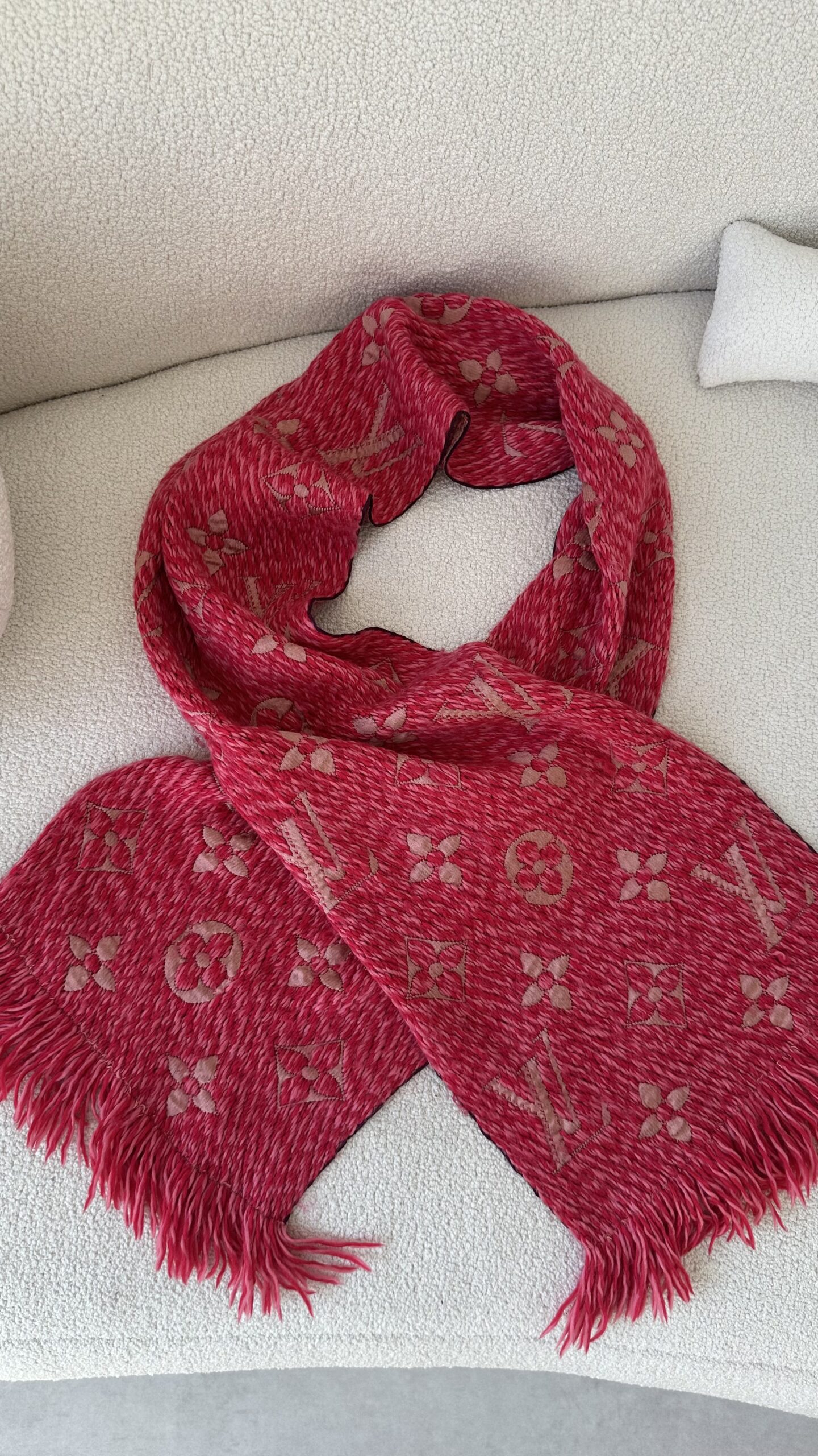 Louis Vuitton wełniany malinowy szal - obrazek 5