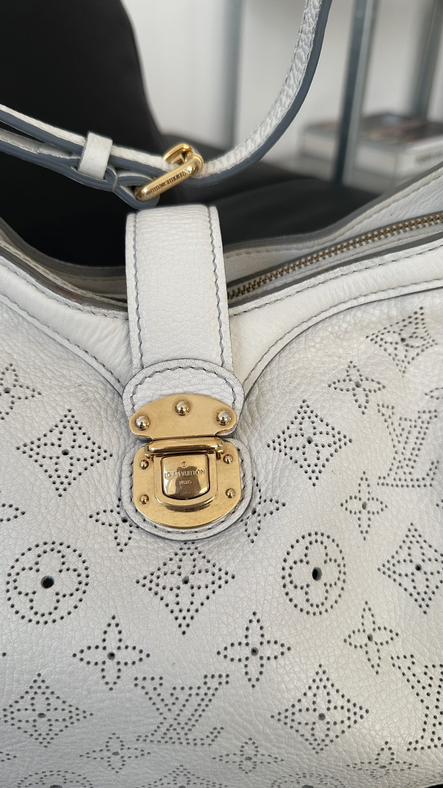 Louis Vuitton Mahina skórzana torebka - obrazek 3